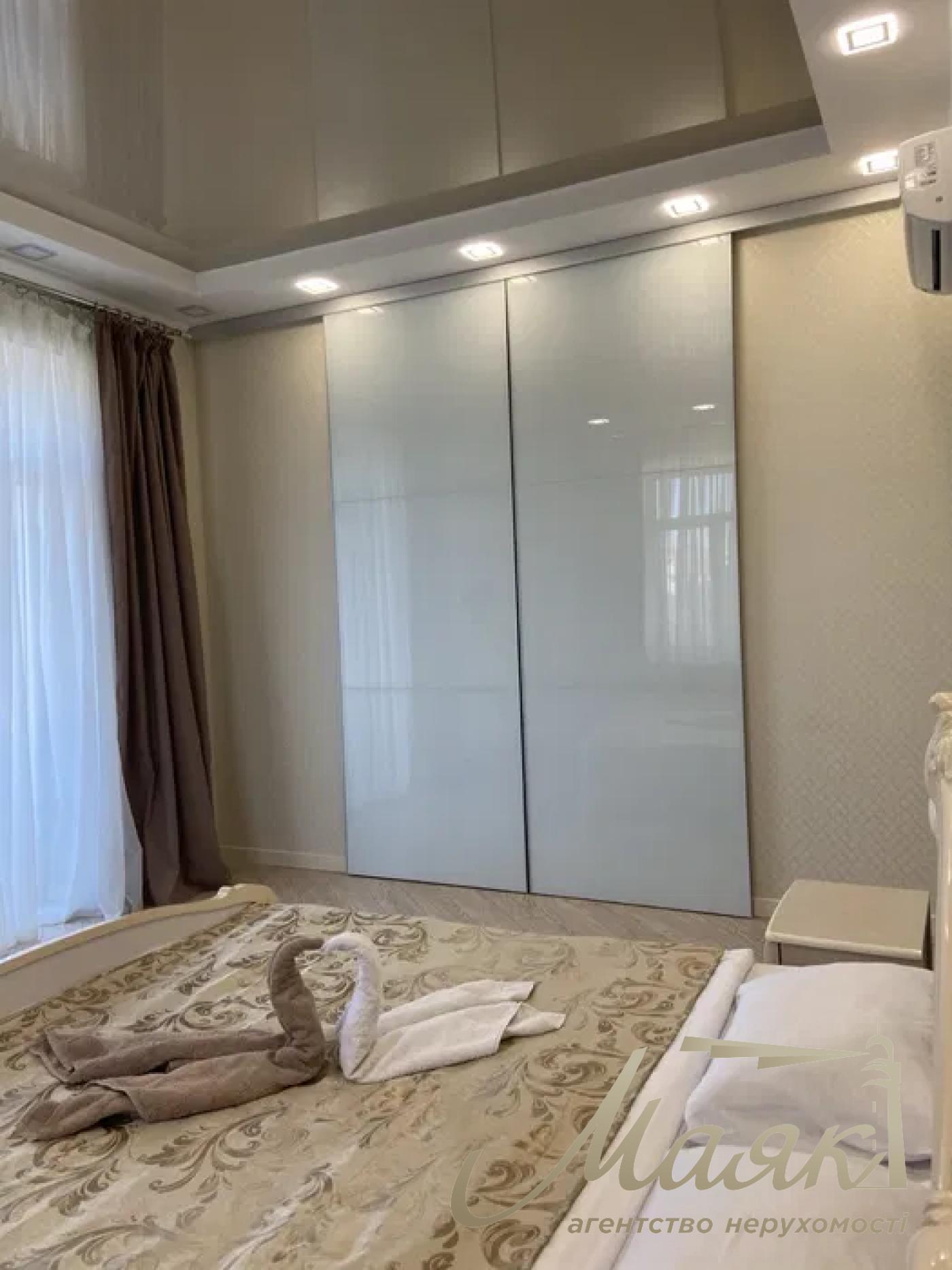 Оренда 2к квартири 95 м², вул. Пушкінська, Центер