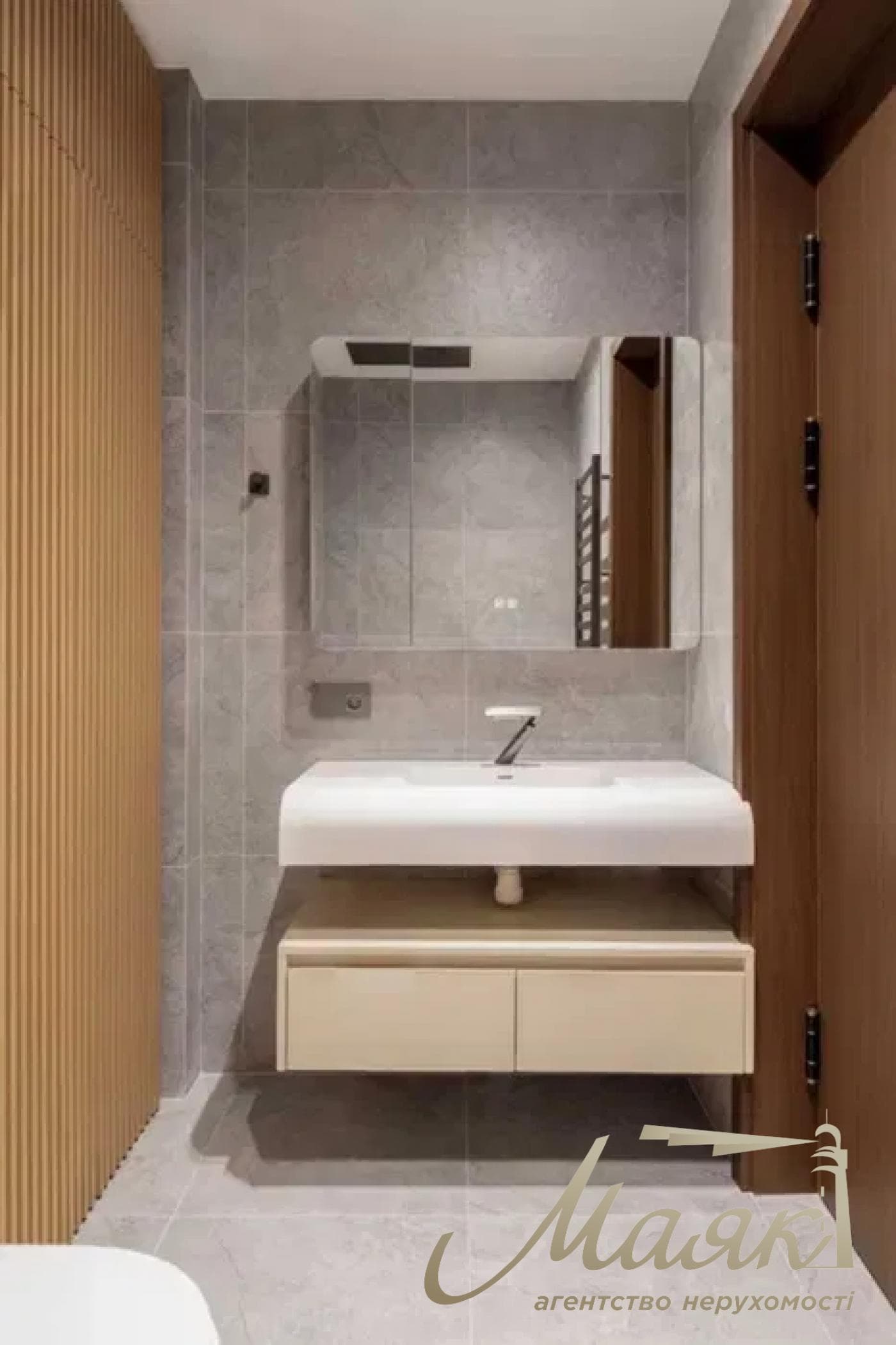 Rent a 3-bedroom apartment in the Taryan Towers residential complex named after John Paul II
