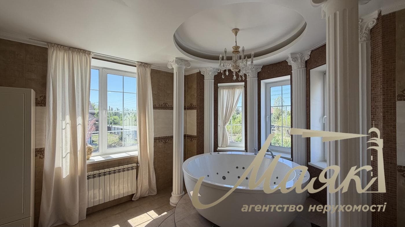Продаж преміального 3х-поверхового будинку 350 м² у Гореничі, Бучанський район, Київська область