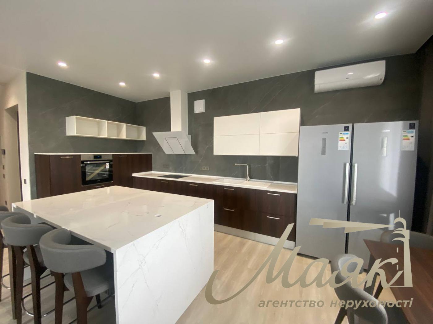 Rent of a three-story penthouse in the Atlantic residential complex at 118 Antonovich Street