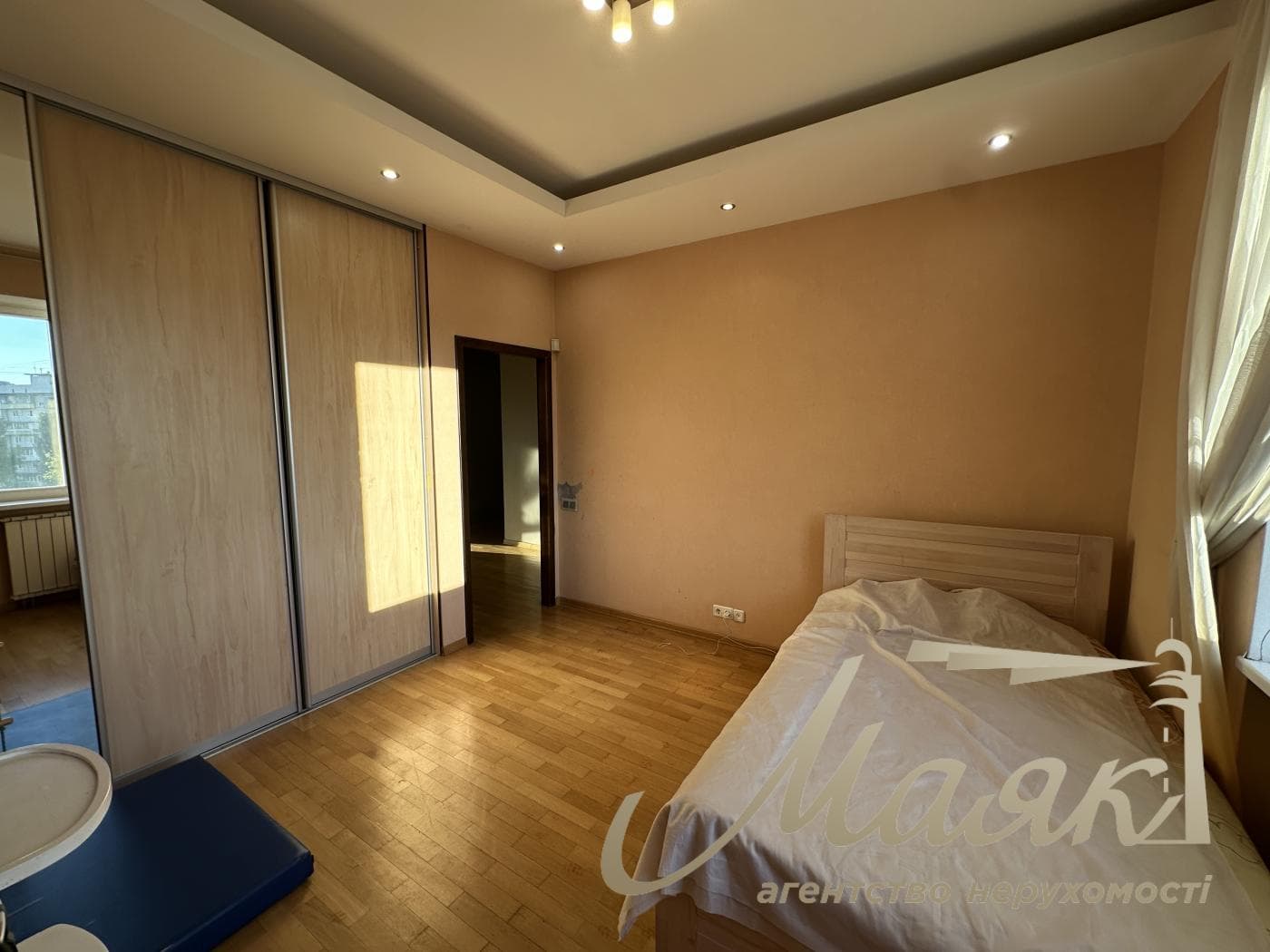 3-bedroom apartment (122 m²) for rent at 10-A Ivasyuka Ave.