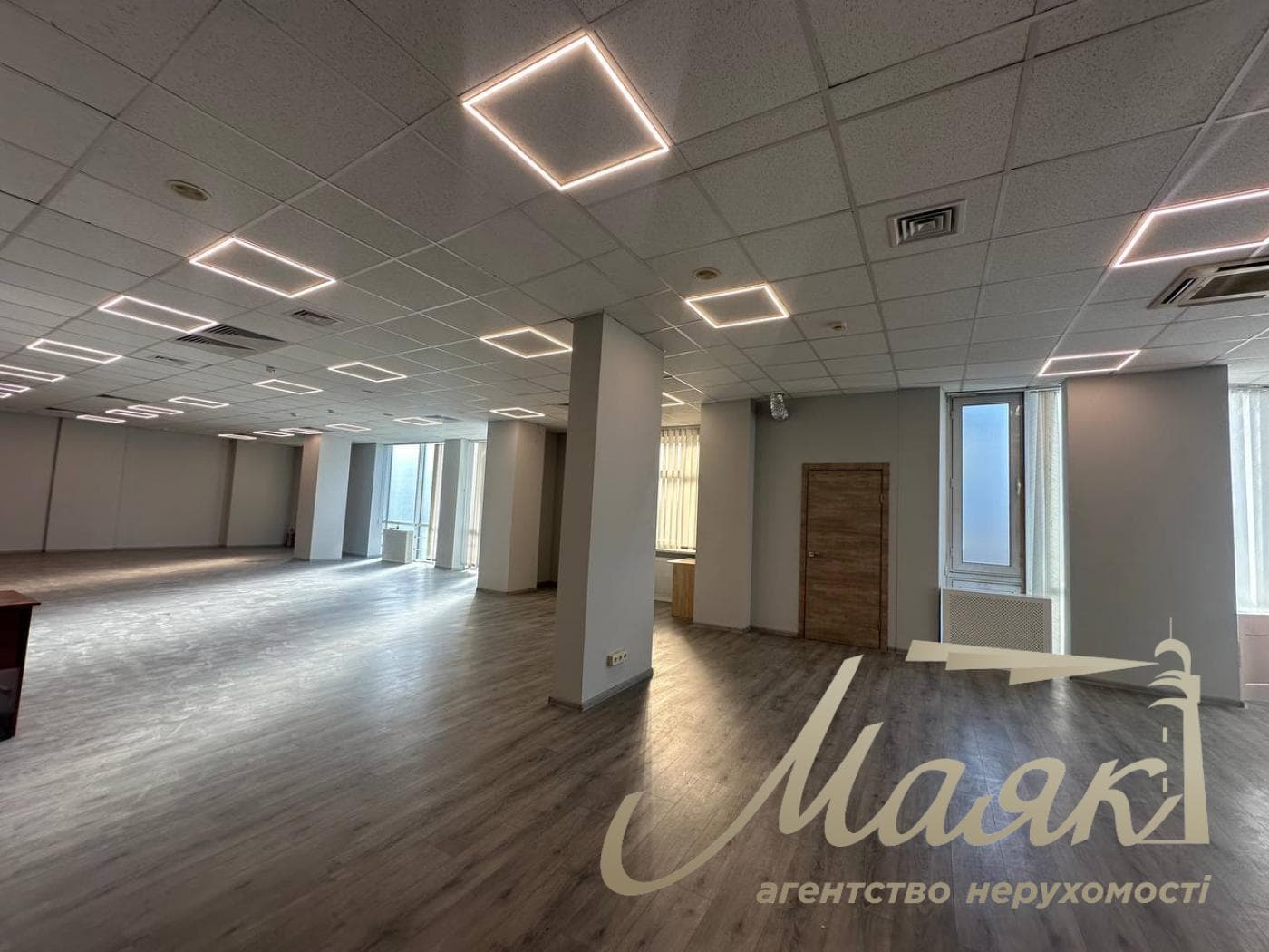 Оренда офісу площею 500 м² на провулку Крестовому, 2, Арсенальна.