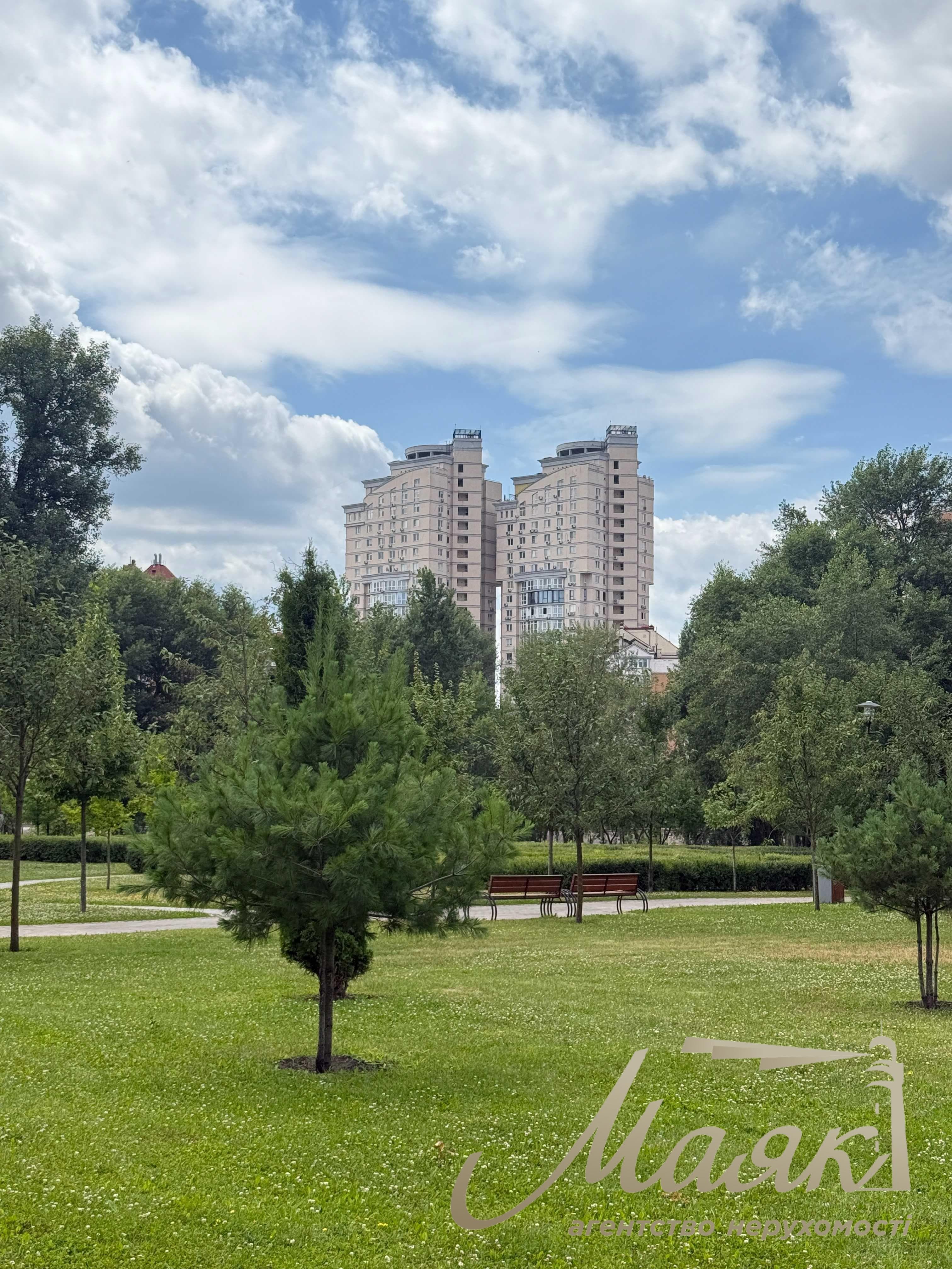 Продаж пентхауса площею 220 м² з дизайнерським ремонтом у ЖК «Оазіс», Оболонський район, парк «Наталка», ст. м. «Мінська»