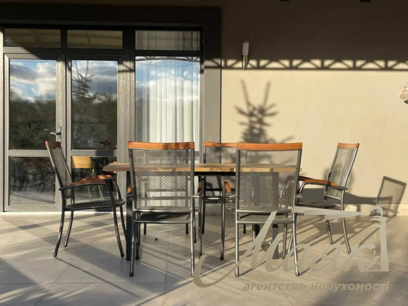 Продажа 2х-этажного дома 285м2 с.Чапаевка