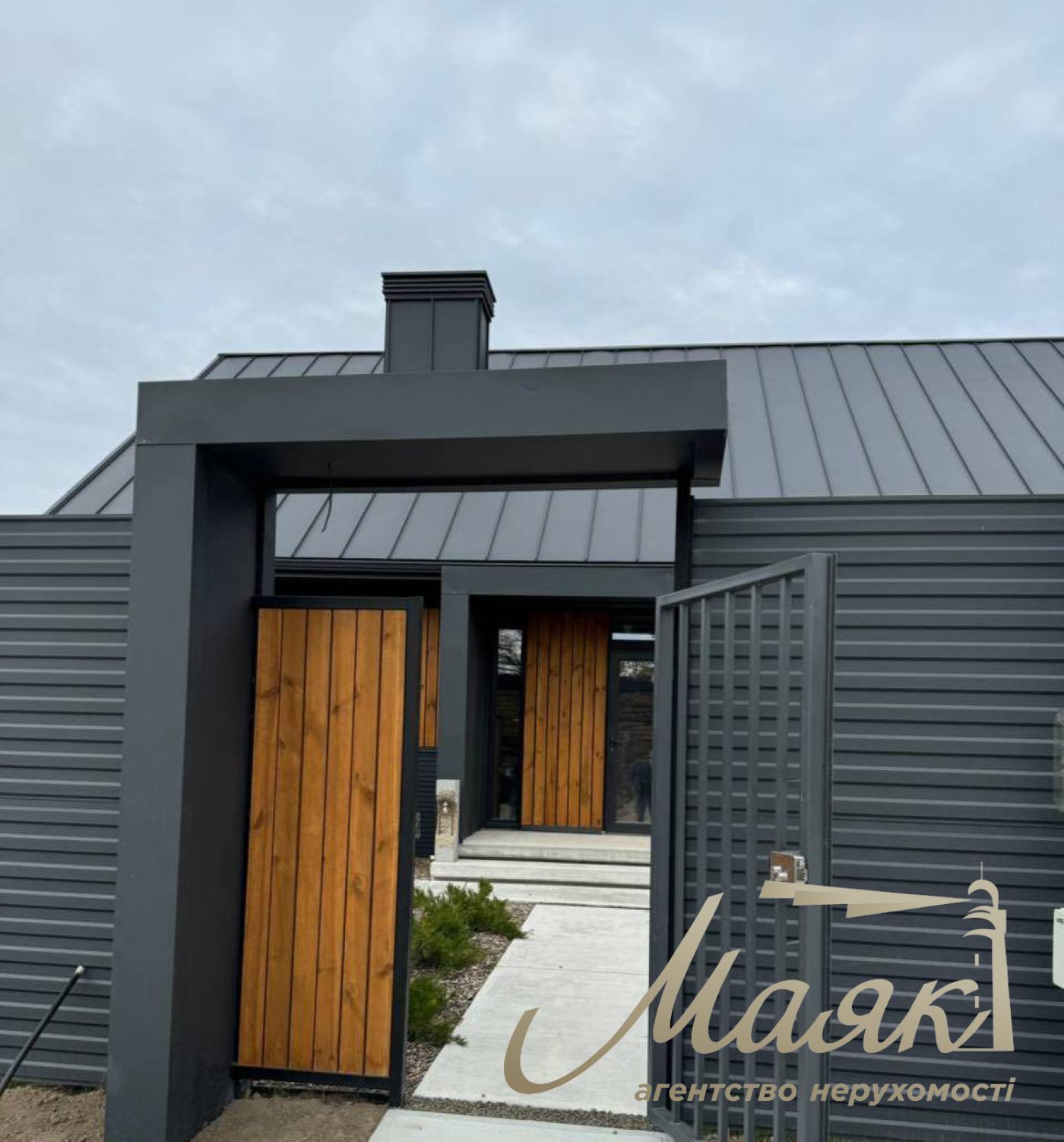 For sale house in a residential complex with. Ivankovichi