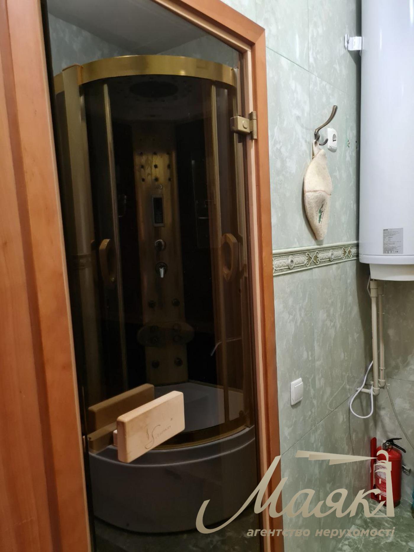 Rent 3-room apartment (140 sq. m.) Demievka, Saperno-Slobodskaya st. 22