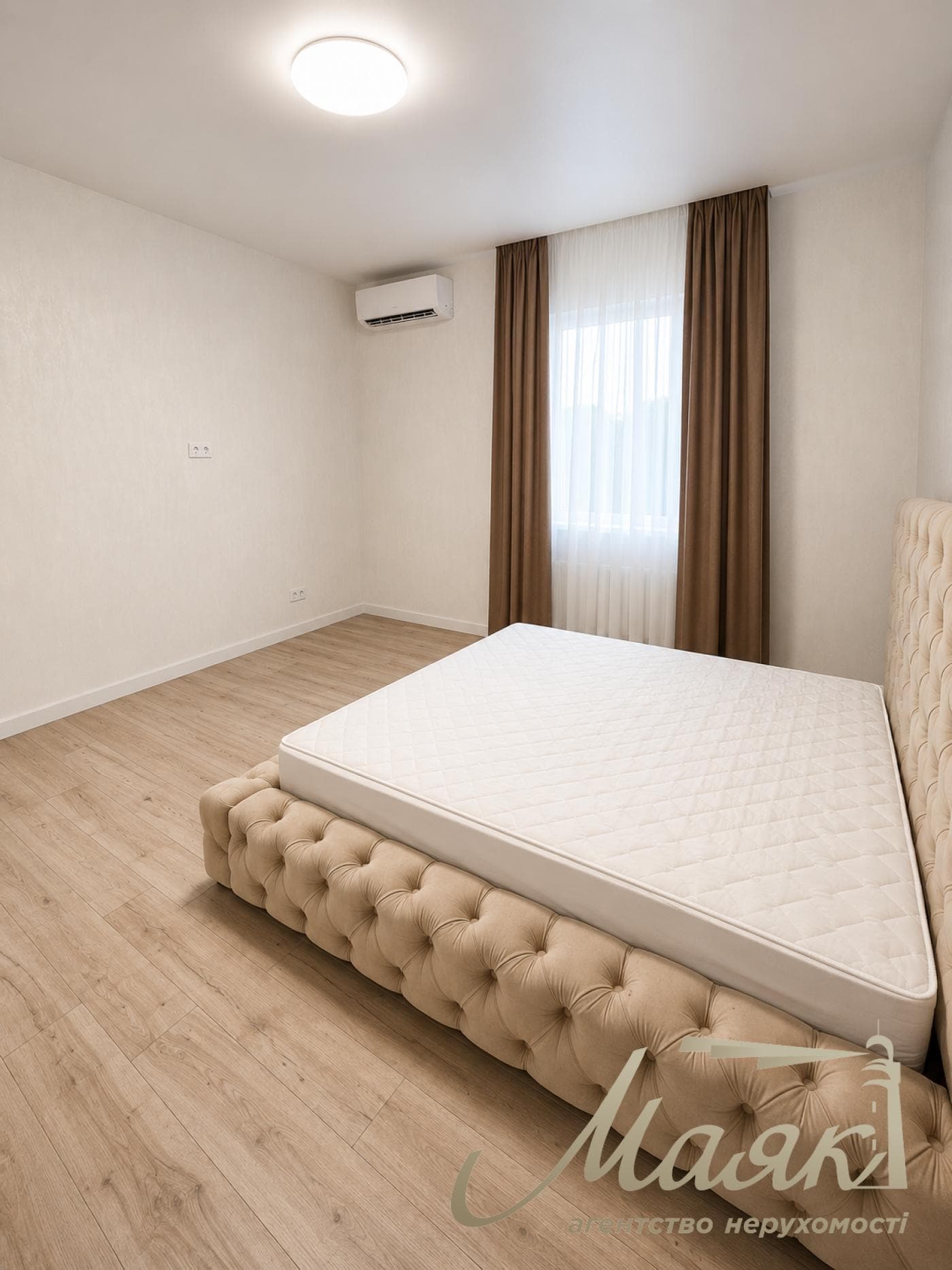 Оренда сучасного будинку площею 137 м² з каміном та терасою в Козині