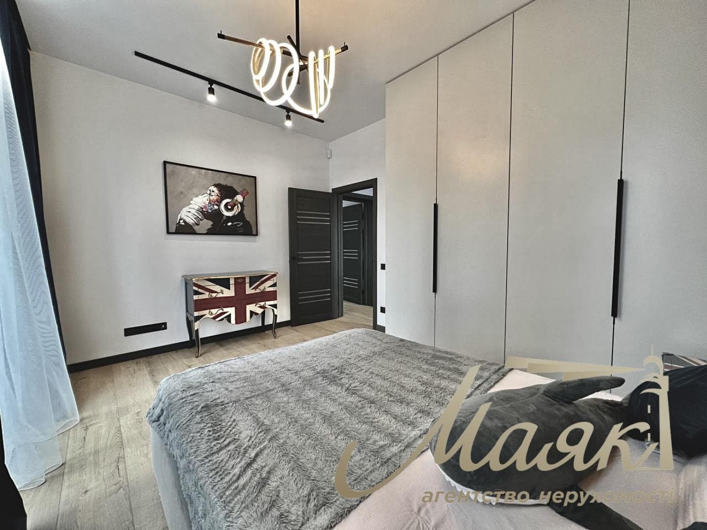 Rent a 150-square-meter two-story house in the “GoldFish” residential complex, Lebedevka, Vyshgorod District