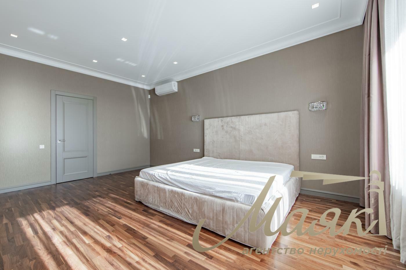 Sale of a modern house 265m2 with a swimming pool in Lesniki - 5 minutes from Kyiv, Vatutina lane.