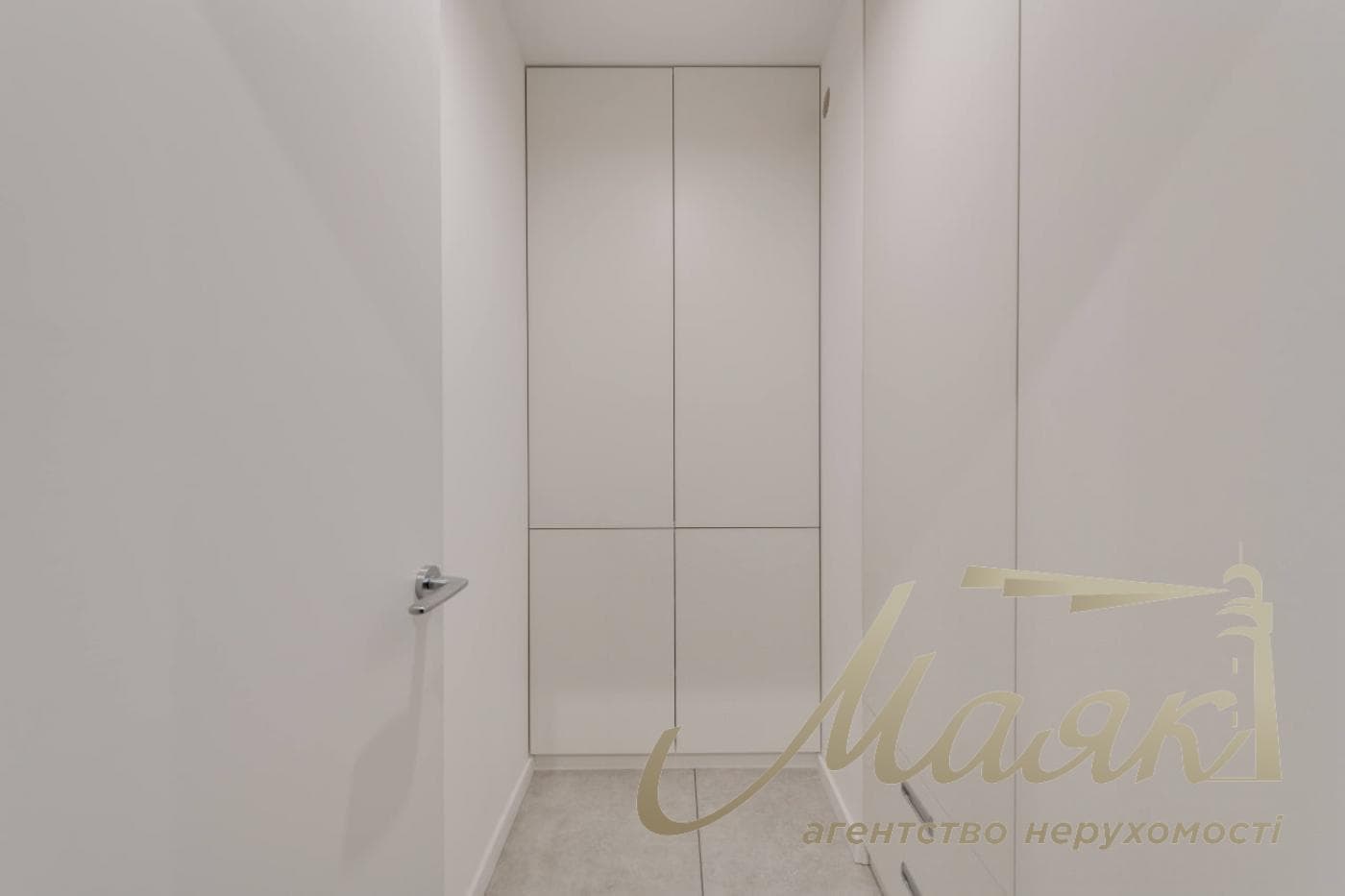 Rent a private office in the "French Quarter 2" residential complex, 3-A McKenna Street, Pechersk.