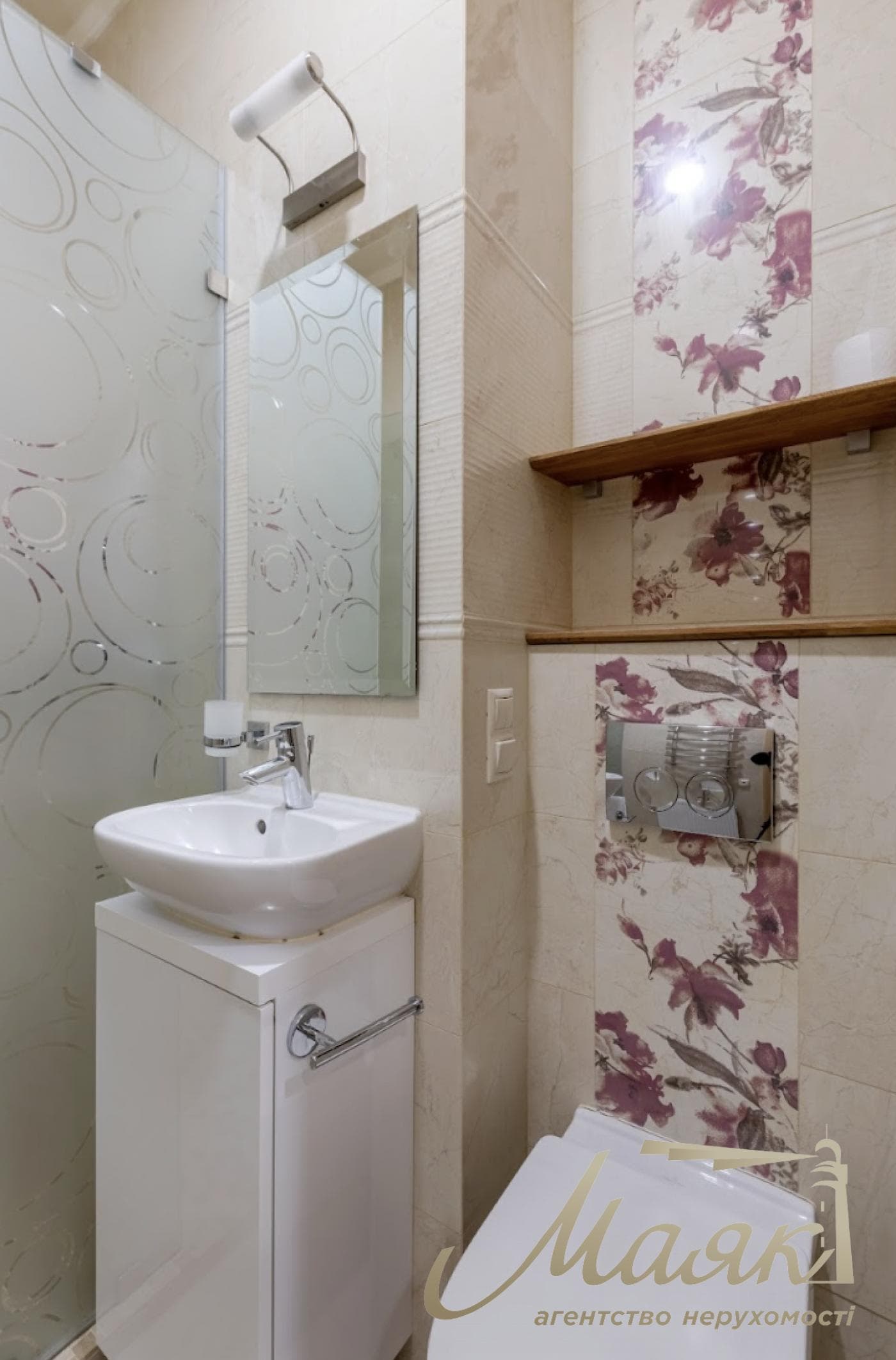 For sale 4-room apartment in LCD "Novopecherskie Lipki" Address: 16, A. Verkhoglyada St. (Dragomirov), Pechersk district.