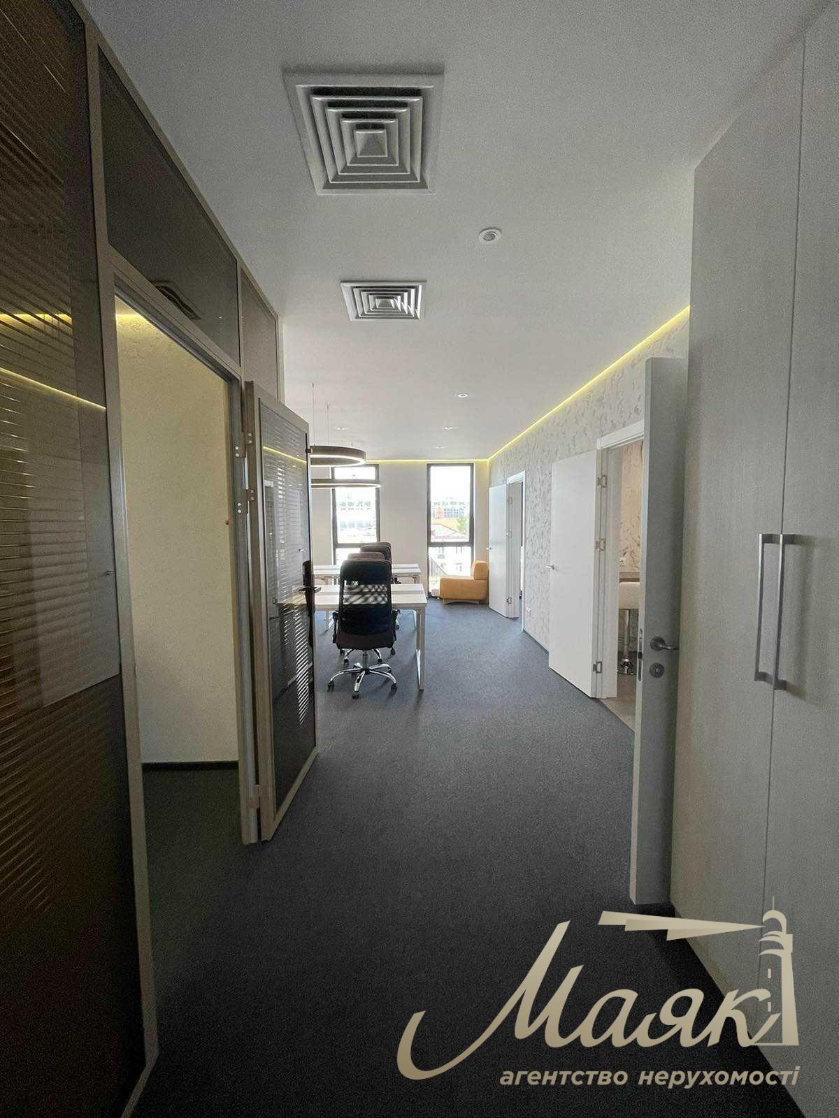Office for rent in LCD Chicago.