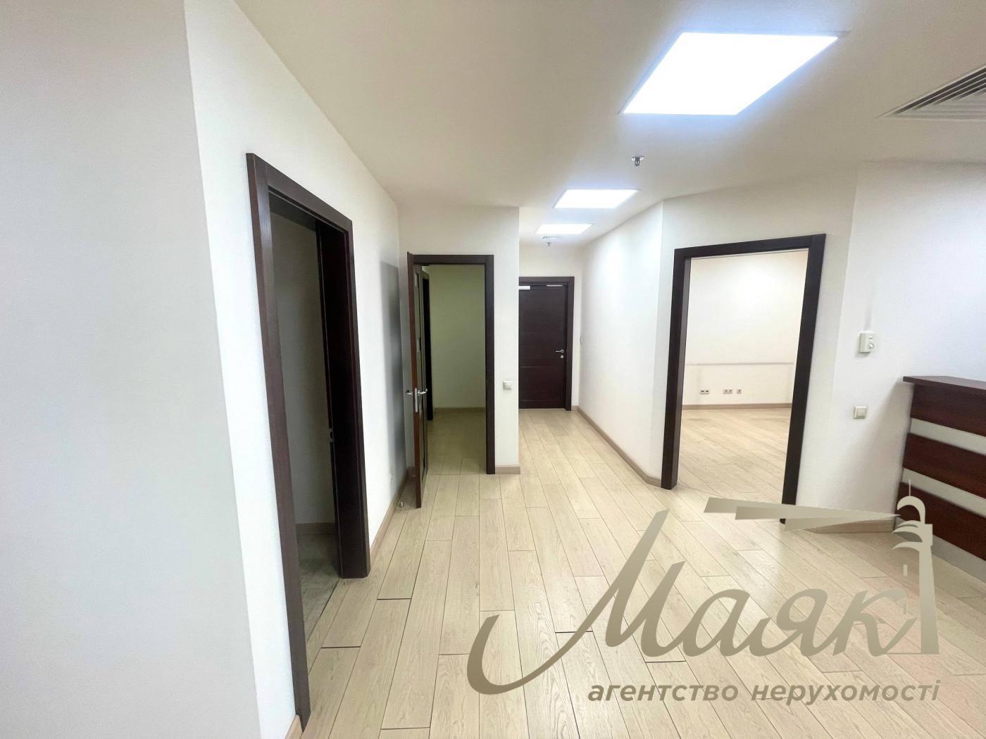 Office for rent in the Center of Kiev 192m2 Vladimirskaya str. 12 m. Maidan Nezalezhnosti