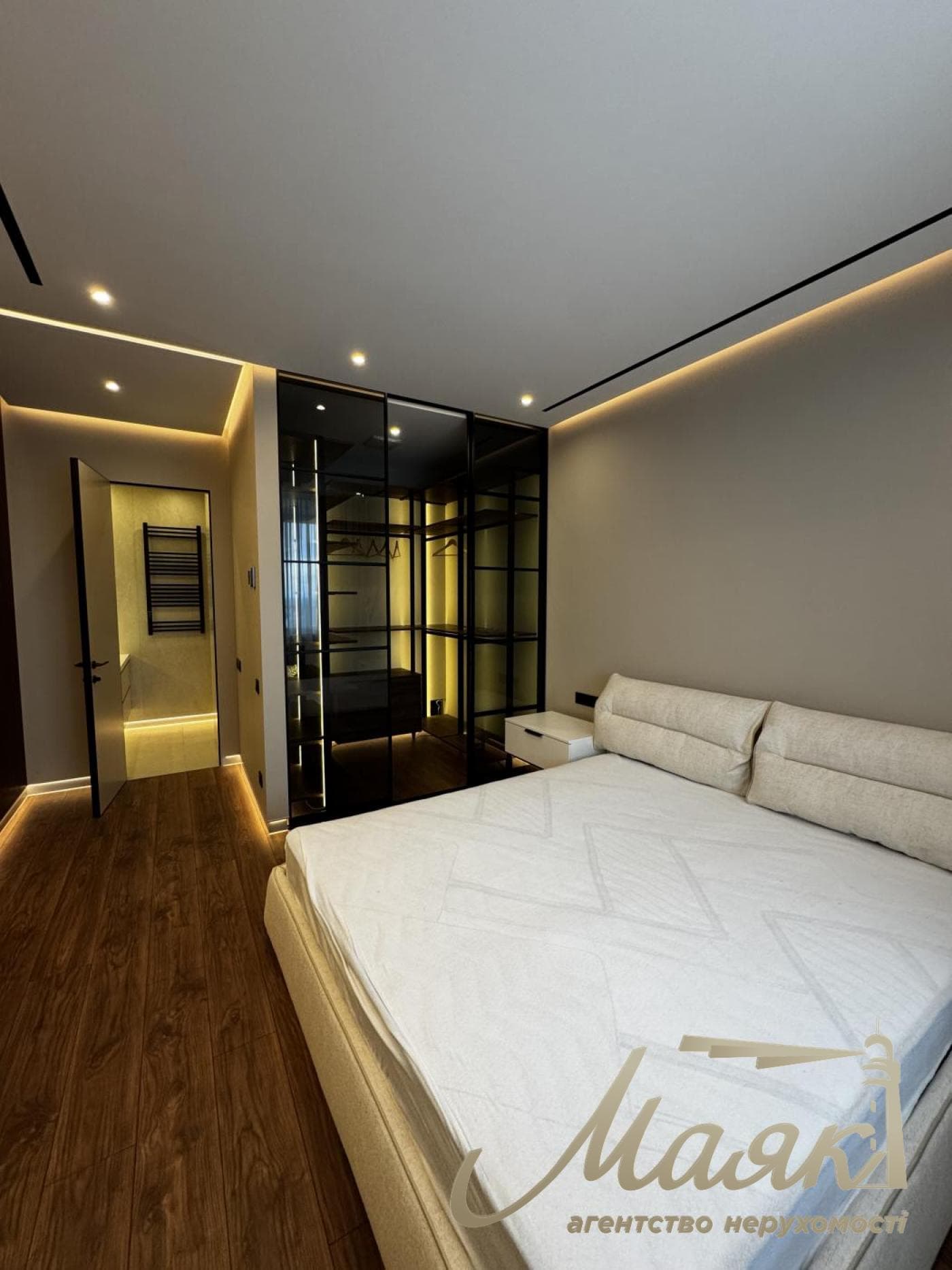 Rent 3 bedroom apartment in LCDDelmar, 90m, Pechersk