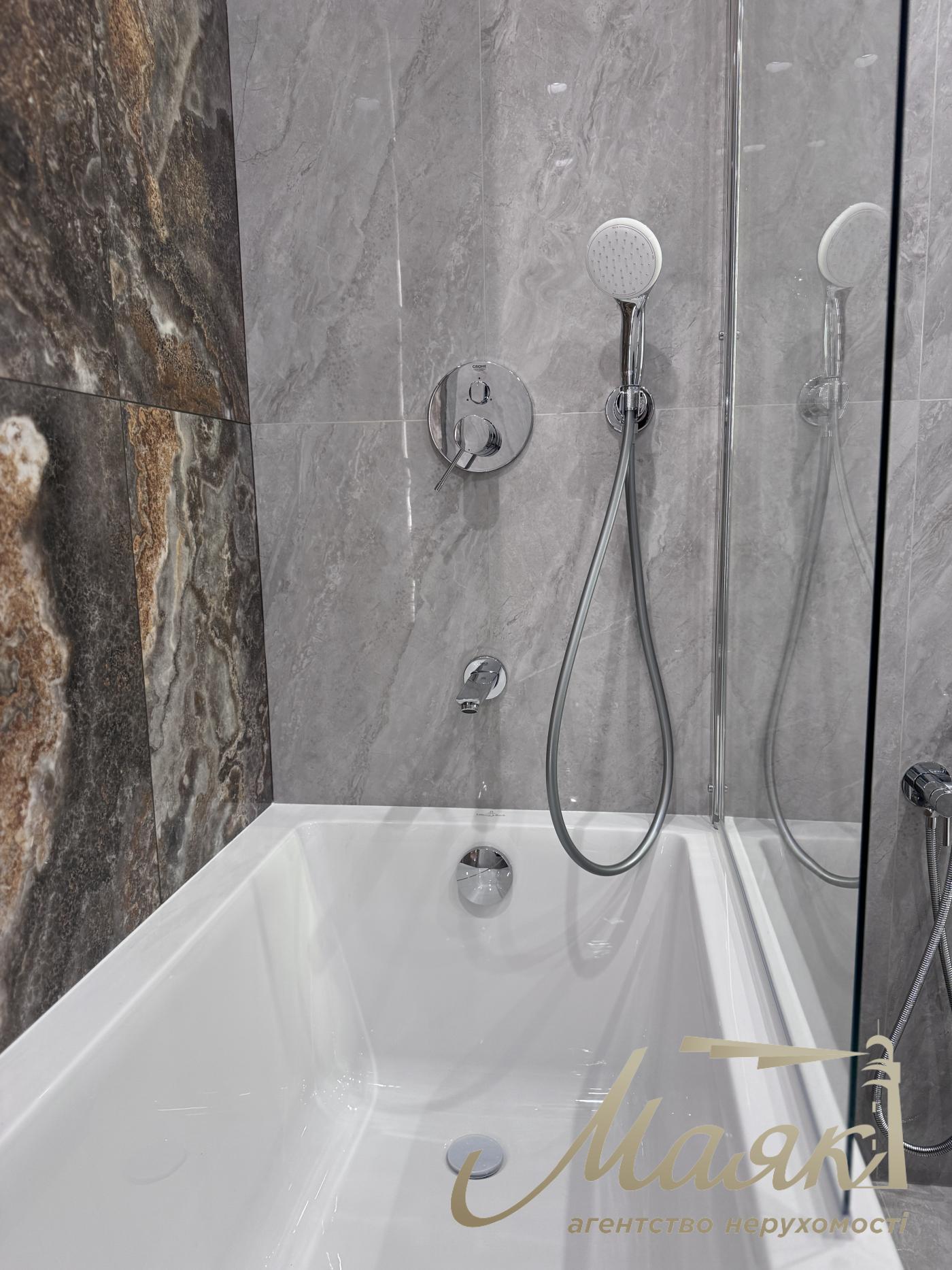 Продаж квартири 120m2 в ЖК Французький квартал 2, вул. Джона Маккейна 3а, Центр, Київ