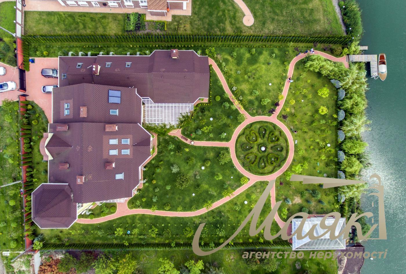 Rent of 3-storey house (840m2) s.Kozin