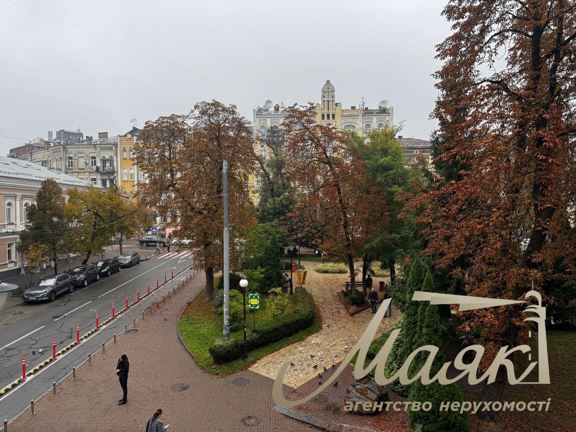 Продажа 3-комнатных апартаментов, 76 м², ул. Лысенко, 1, район Золотые Ворота, Киев