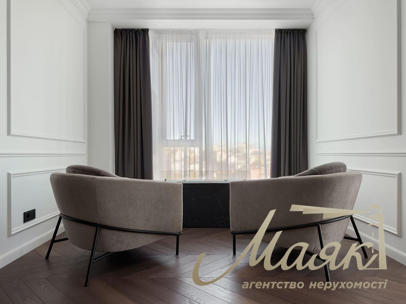 Rent of an exclusive apartment 300m2 in the residential complex Chicago Central house, Antonovicha st. (Gorky), 44