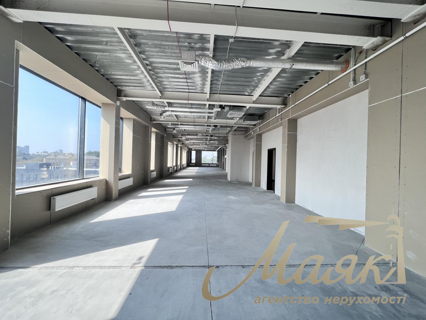 Аренда офисного помещения 1000м2, БЦ Нивки Сити