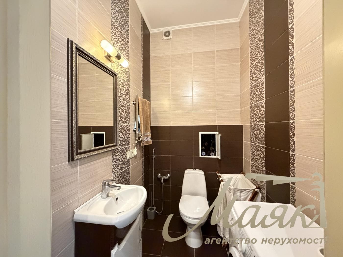 3-Bedroom Apartment for Rent in the Novopecherskie Lipki Residential Complex, Verkholyad Street (Dragomirova)