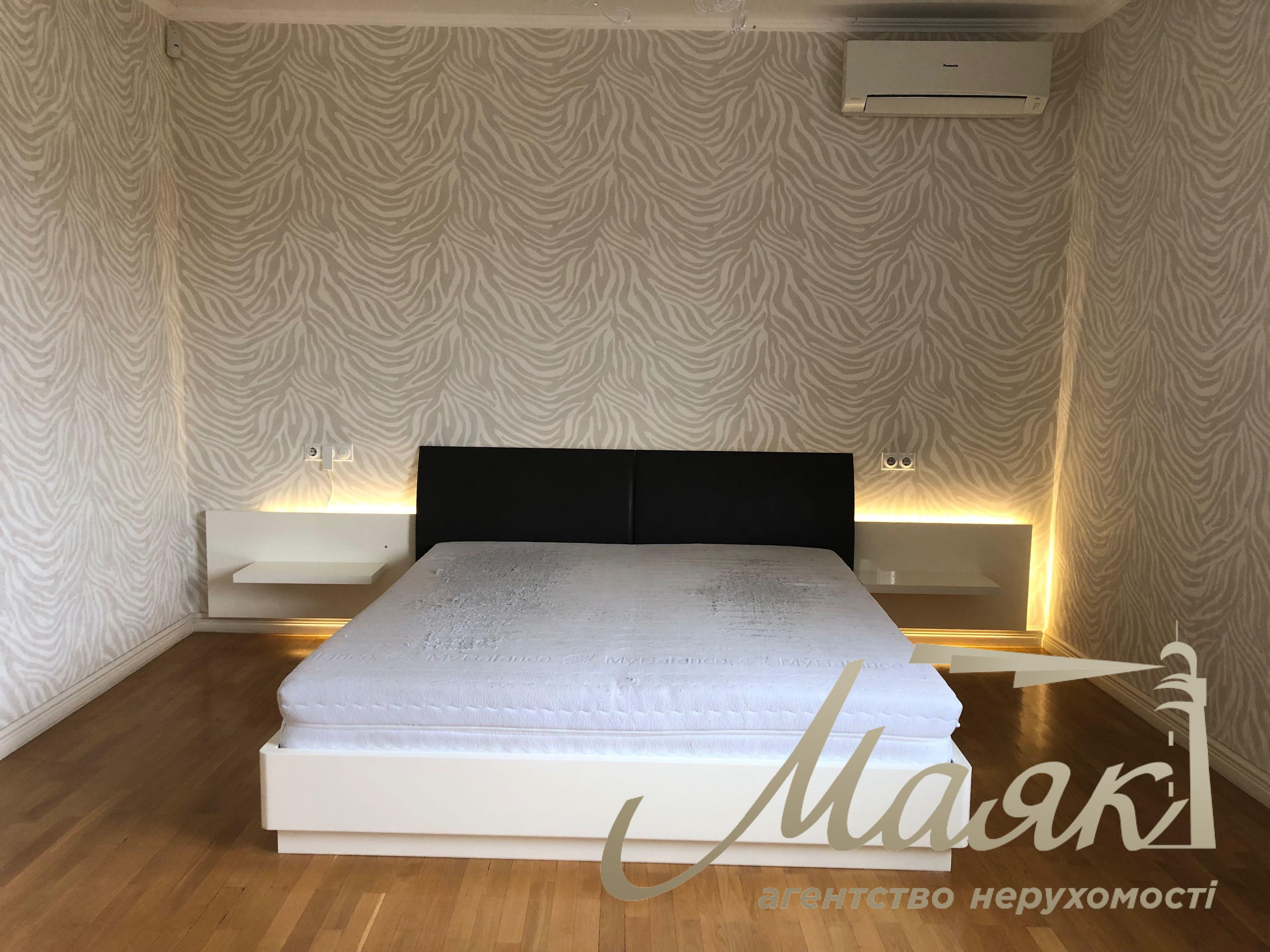Оренда просторого будинку площею 225 м² у с. Гатне, 5 спалень, камін, 10 хвилин до станції метро «Теремки», Києво-Святошинський район