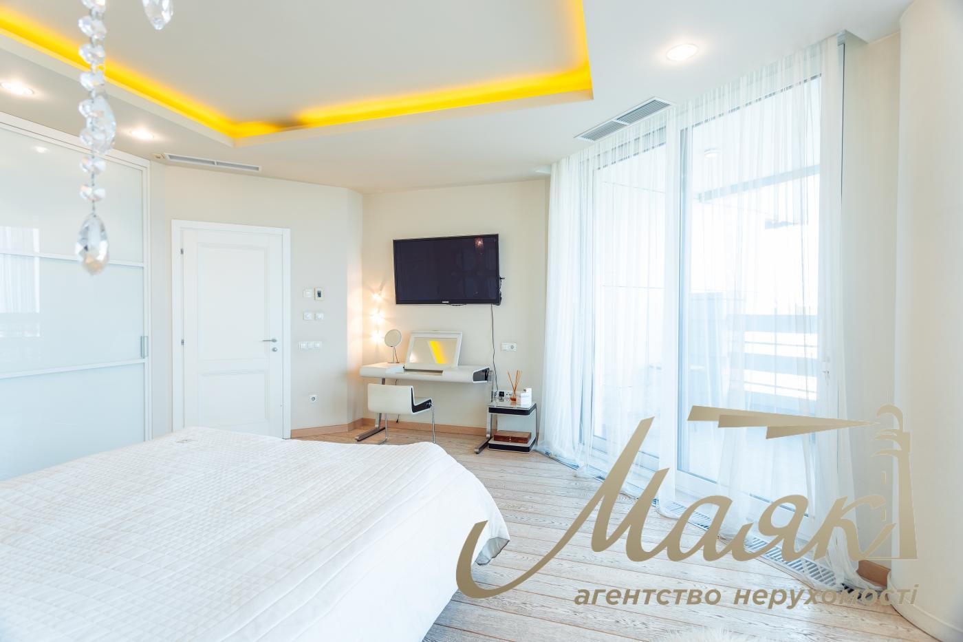 Rent 180m2 view apartment in LCD Novopecherskie Lipki, Andriy Verkhoglyada/Dragomirov Street 5, Pechersk, Kyiv