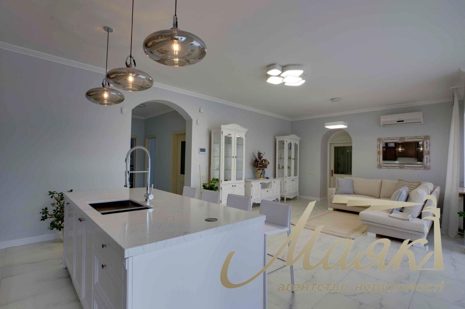 Продаж преміального домоволодіння в Лісниках, 770 м², 30 соток, Обухівський напрямок, Києво Святошинський район вул. Виноградна