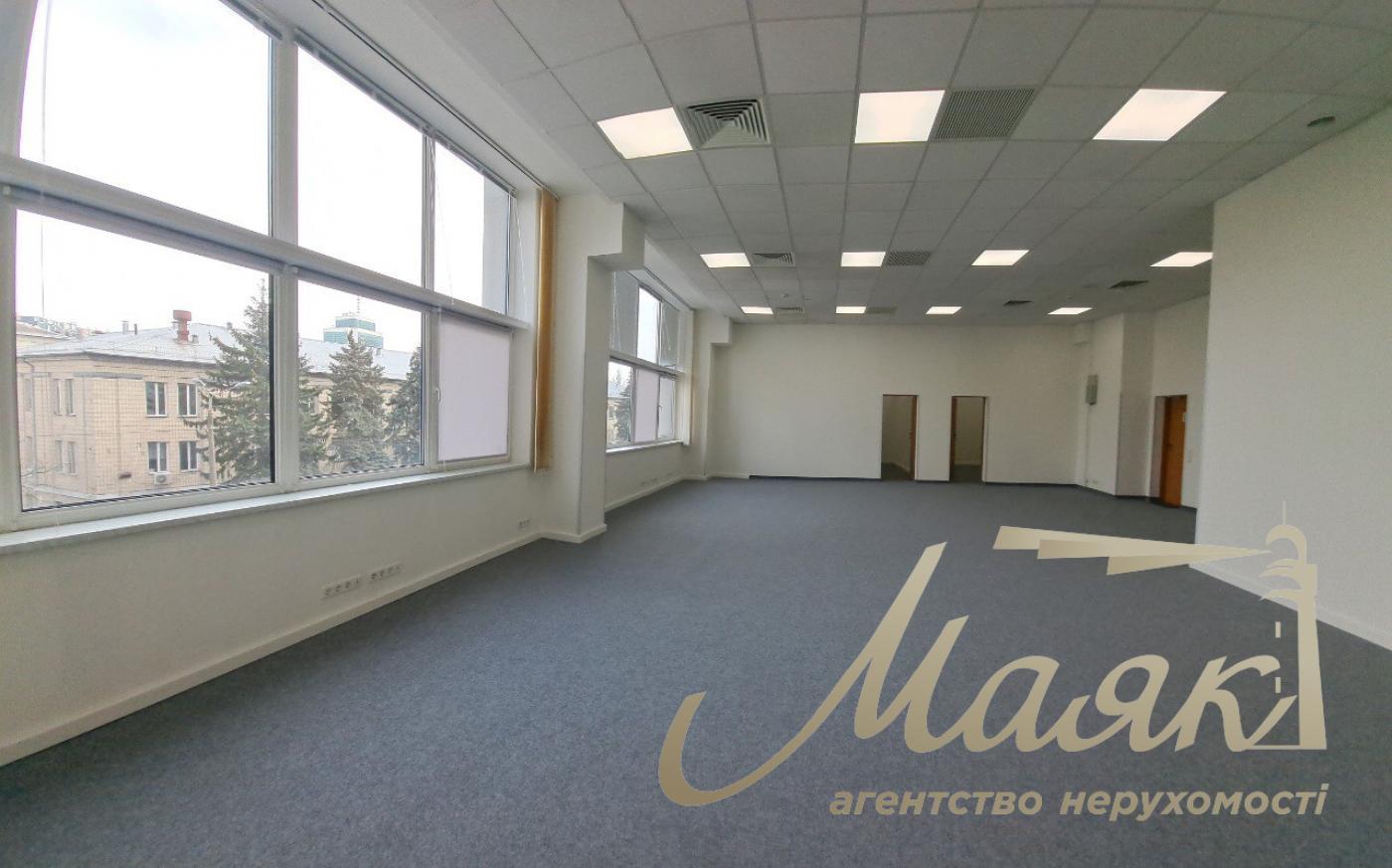 Аренда офисного помещения 184м2 возле м. Политехнический институт