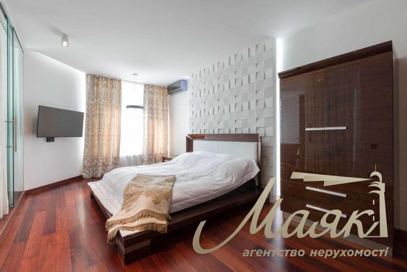 Sale of 4-room apartment, Kudryashova street 20, Vremena Goda residential complex, Solomensky district!