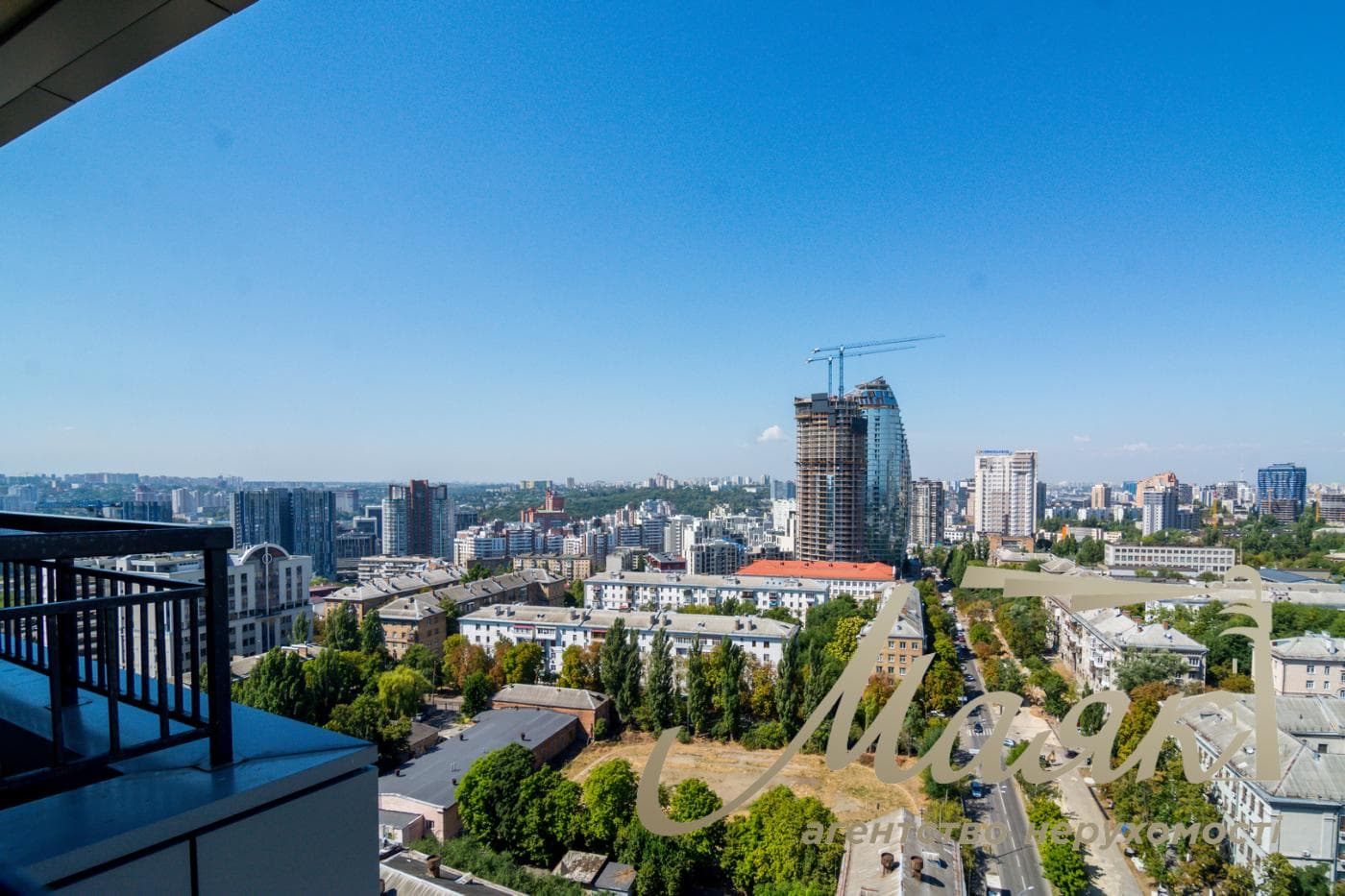 Оренда офісу площею 250 м² у житловому комплексі «Річмонд», вул. Джонна Маккейна, 26, Звіринецька.