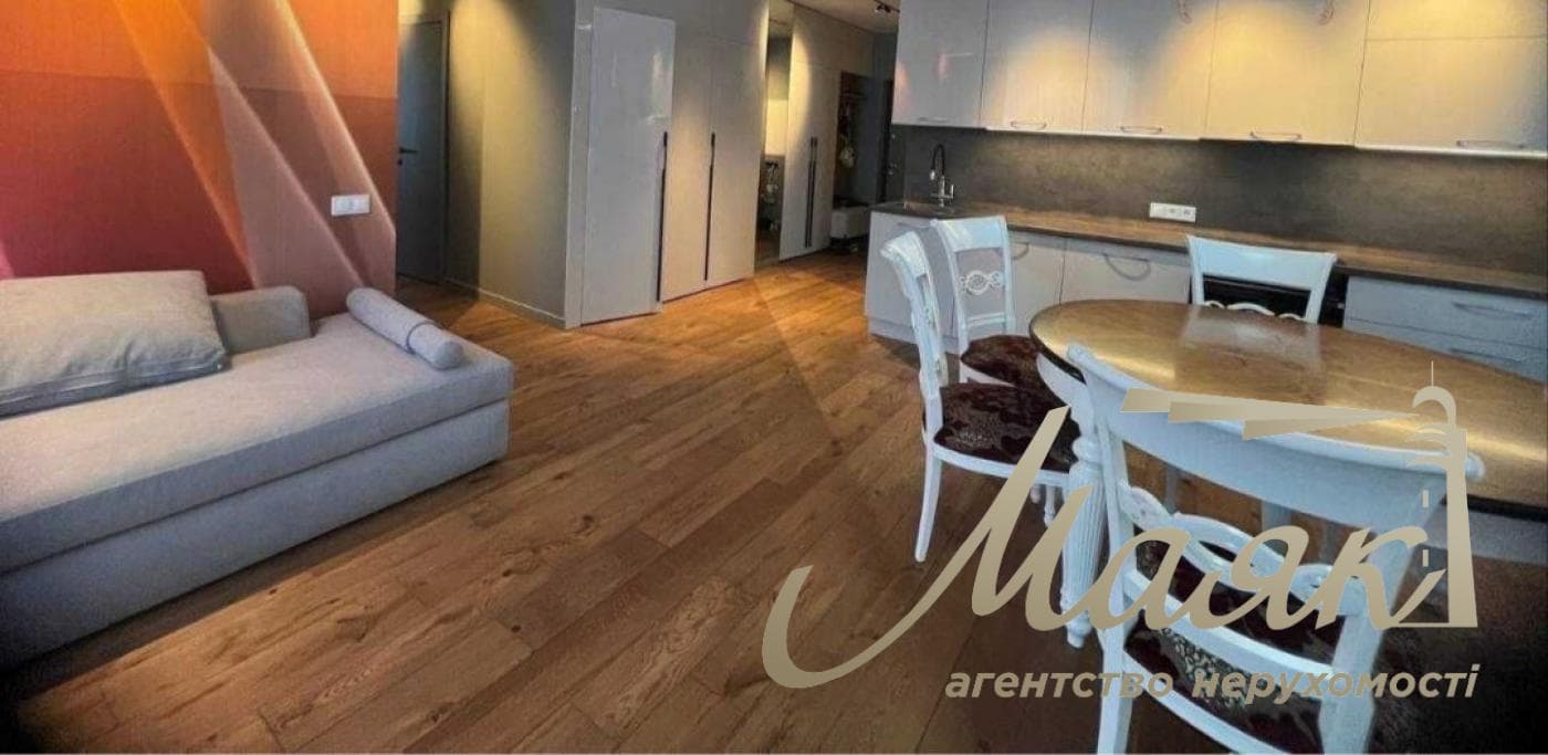 Продажа 4-комнатной квартиры с ремонтом 107 м² в ЖК «Файна Таун», 2/5 этаж, Киев, Шевченковский район, низкий этаж, ул. Салютная.