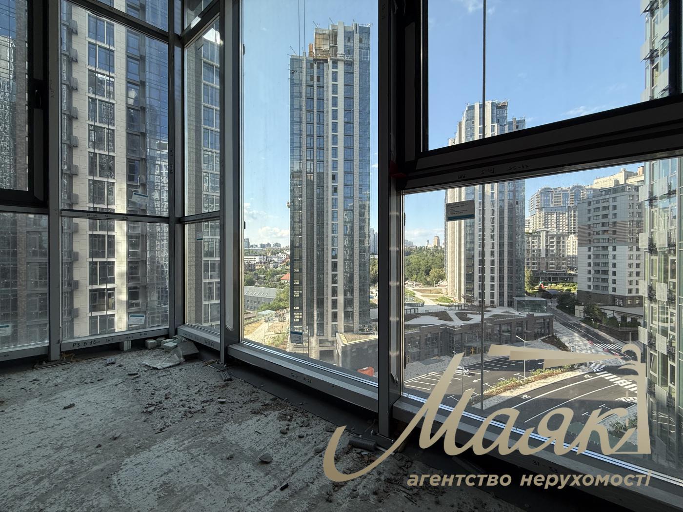 For sale 4-bedroom apartment Residential Complex Novopecherskie Lipki