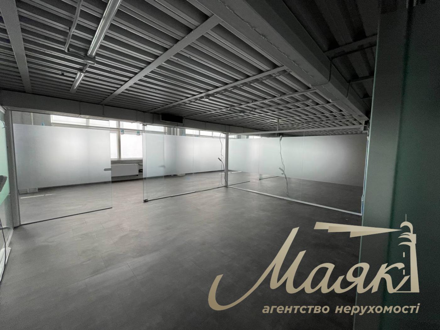 Аренда офисного помещения 1712м2 возле м. Политехнический институт