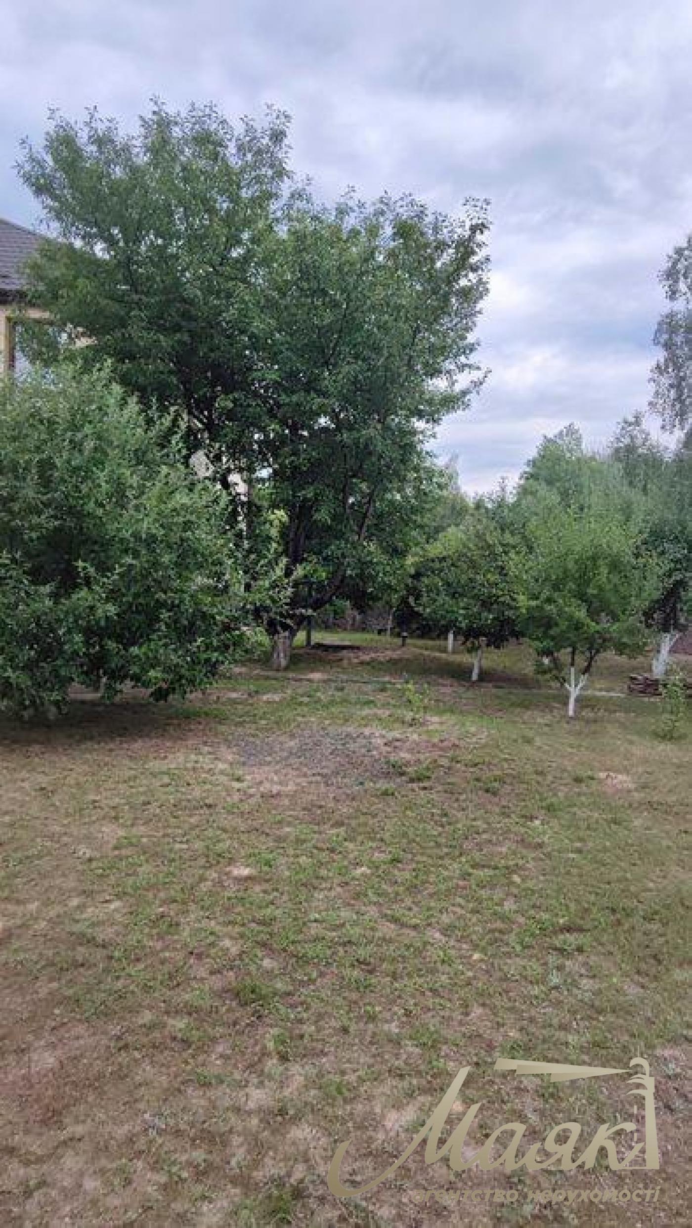 Продаж 3х-поверхового будинку, загальна площа 388 кв. м. Хотів, Києво-Святошинський район, Київська область.