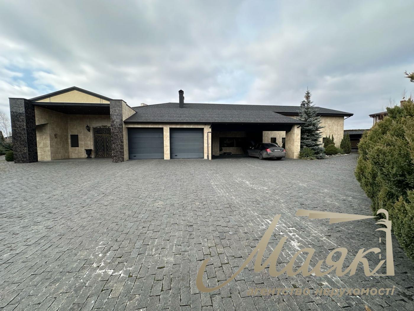 For sale one-storey cottage with access to the lake in the cottage town in the village of New Bezradichi, Obukhiv district.