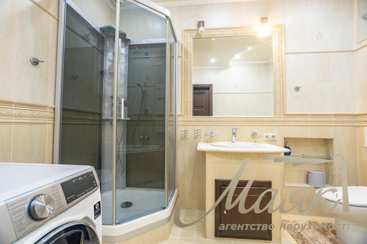 For sale 3 bedroom apartment Obolon, apartment for sale near the subway