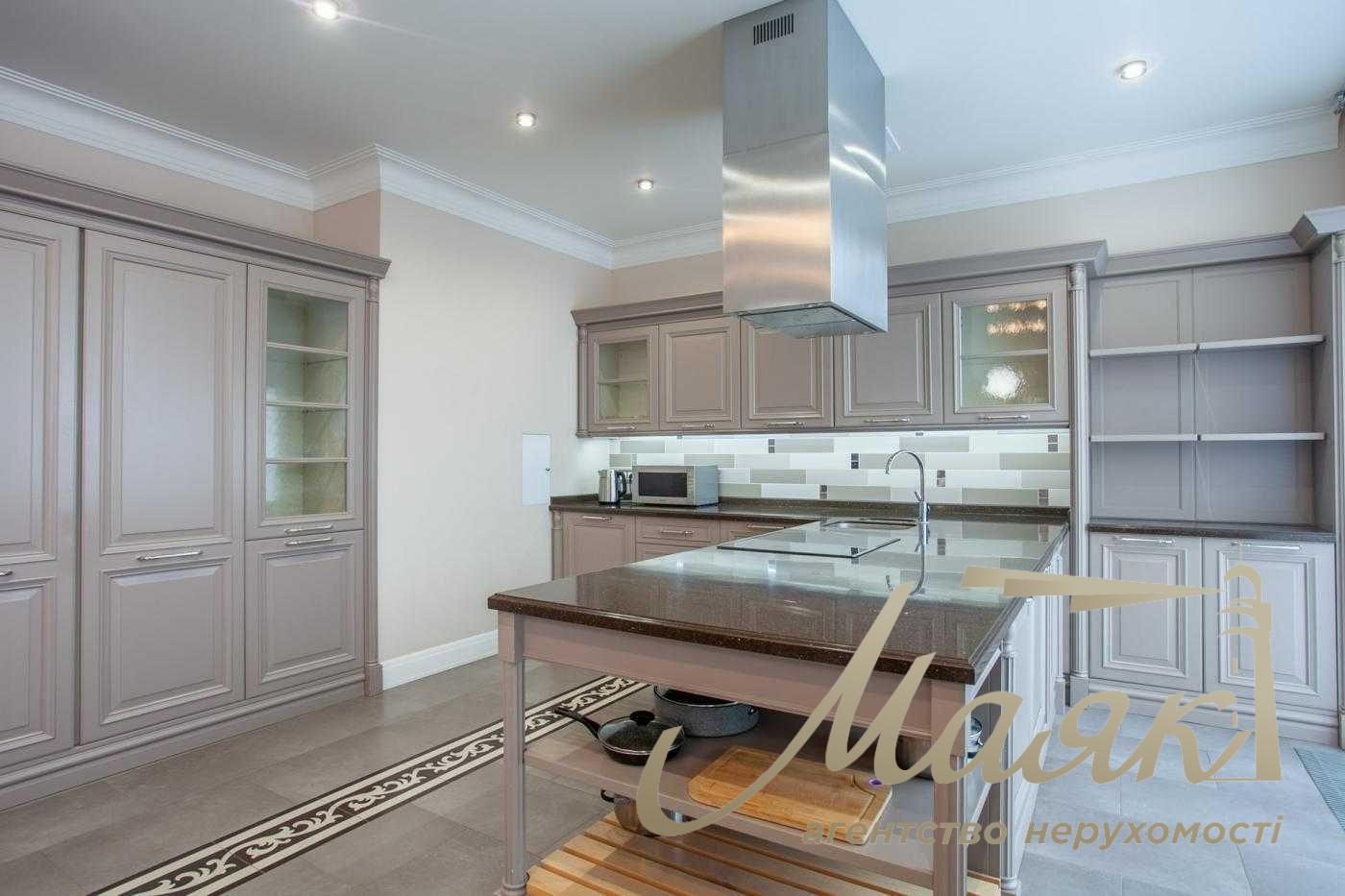 Rent apartment in LCD "Novopecherskie Lipki", 240 m², Verkhoglyada str., 4 rooms