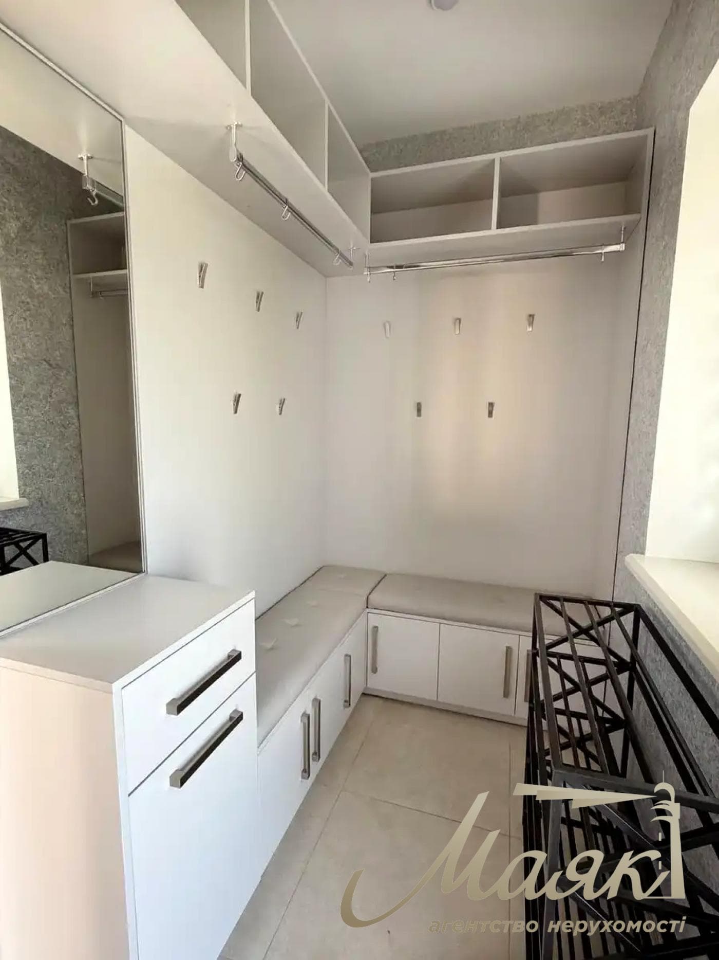 Оренда 2-поверхового будинку площею 190 м², село Нові Безрадичі