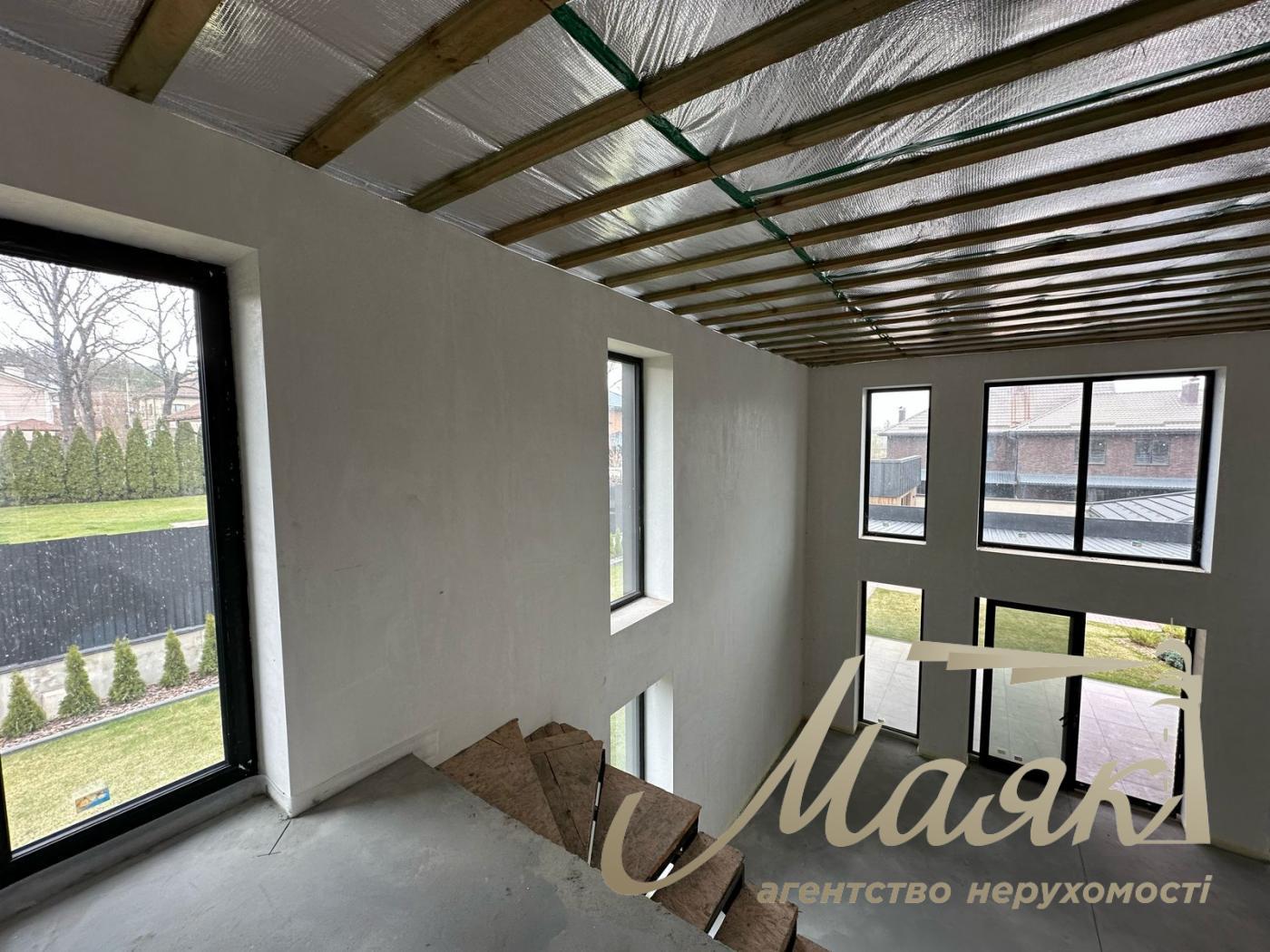 Продаж будинку в Ірпені, в закритому котеджному містечку Стоянка-2, з охороною і відеоспостереженням.