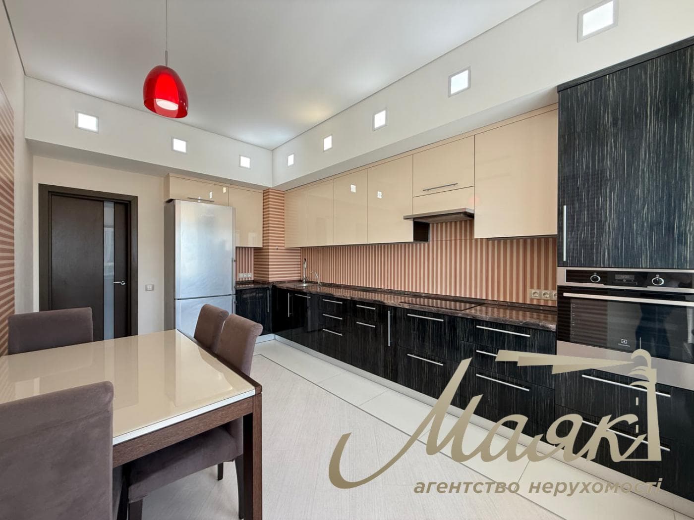 4-room apartment for rent in Pechersk, Novopecherskie Lipki residential complex, 9 Dragomirova St.
