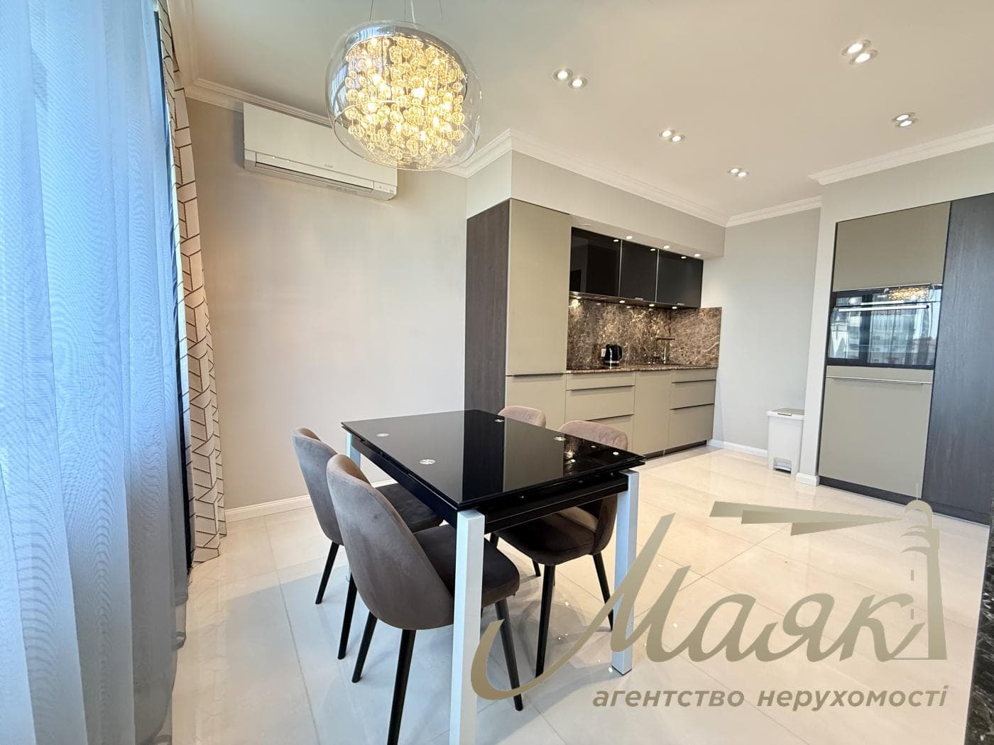 100-square-meter penthouse for rent in the Podvysotsky residential complex, Podvysotsky Street