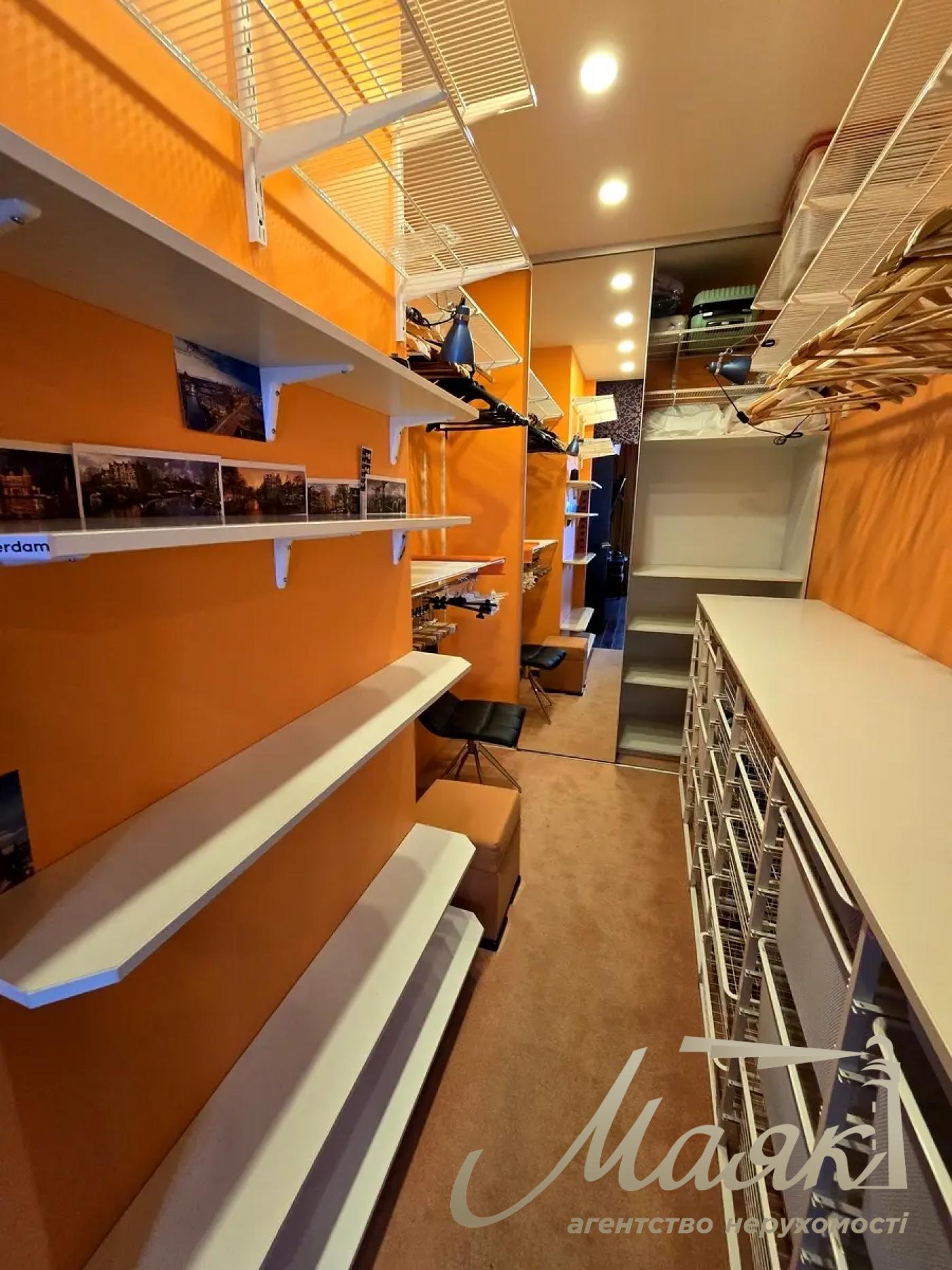 Rent 3-bedroom apartment LCD Novopecherskie Lipki, Pechersk