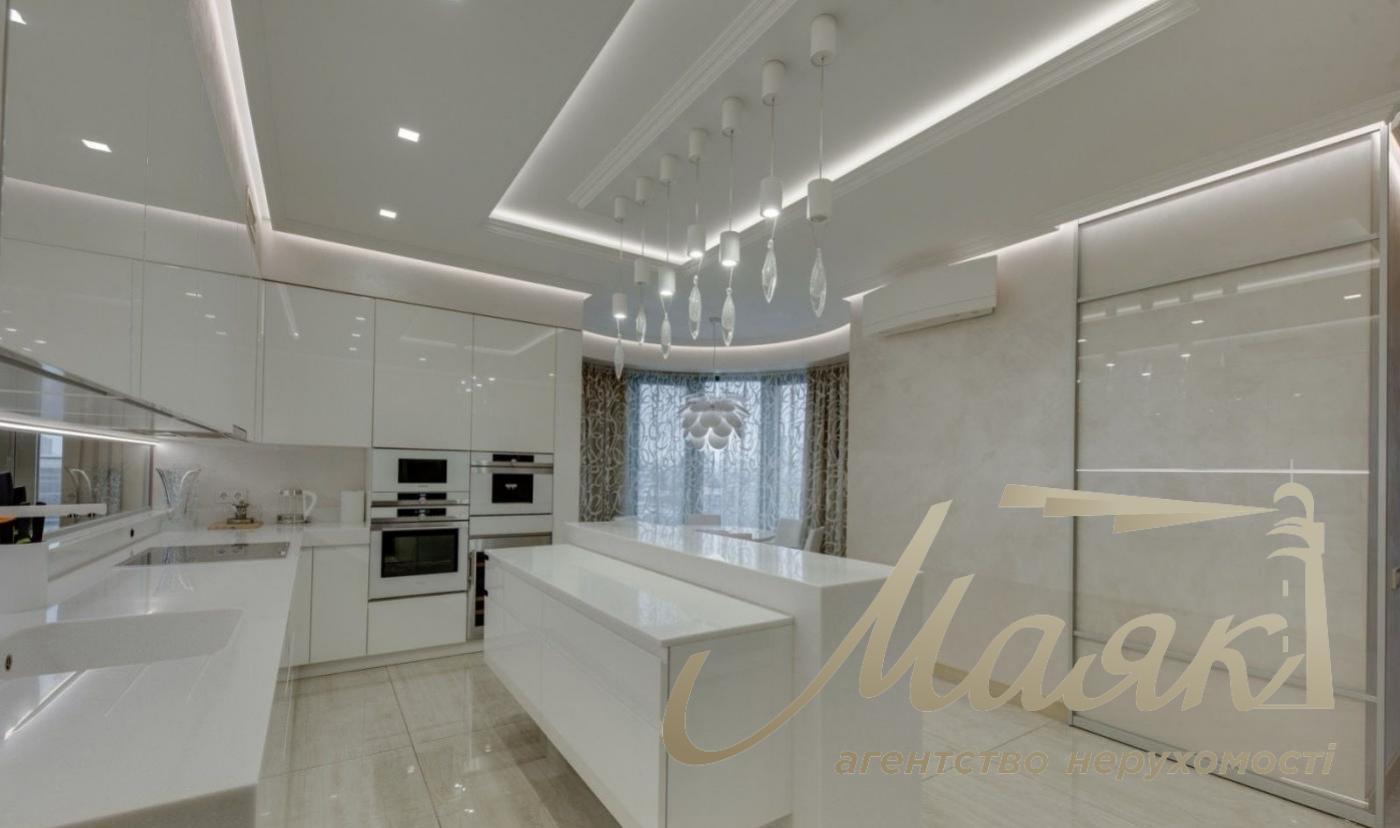Penthouse for sale, Nazarovskaya St., Center