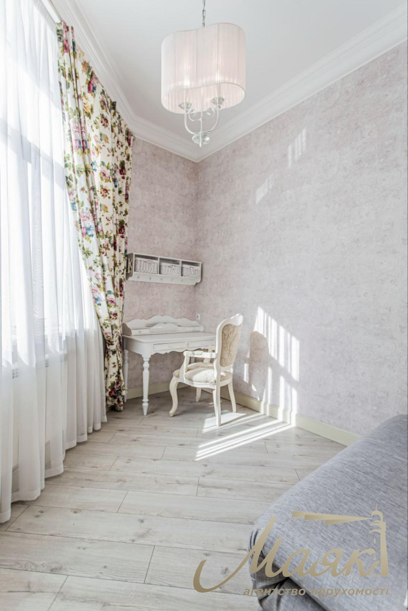 Rent 3-room apartment on Khreshchatyk 23, Center