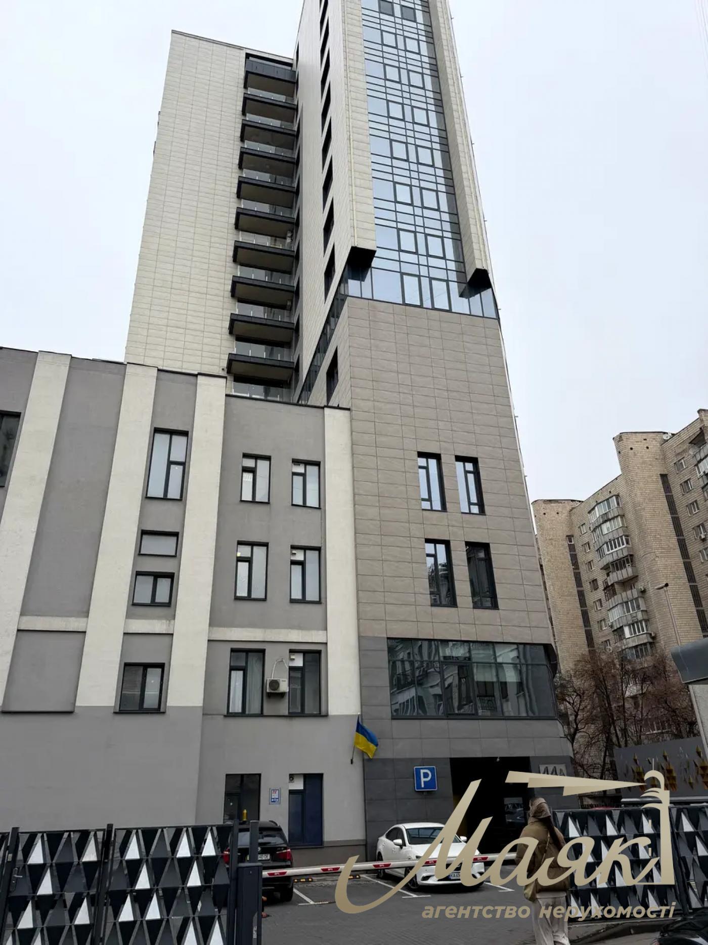 Продажа фасадного помещения 168 кв.м в ЖК А52 ул.Сечевых Стрельцов (Артема), 44-А