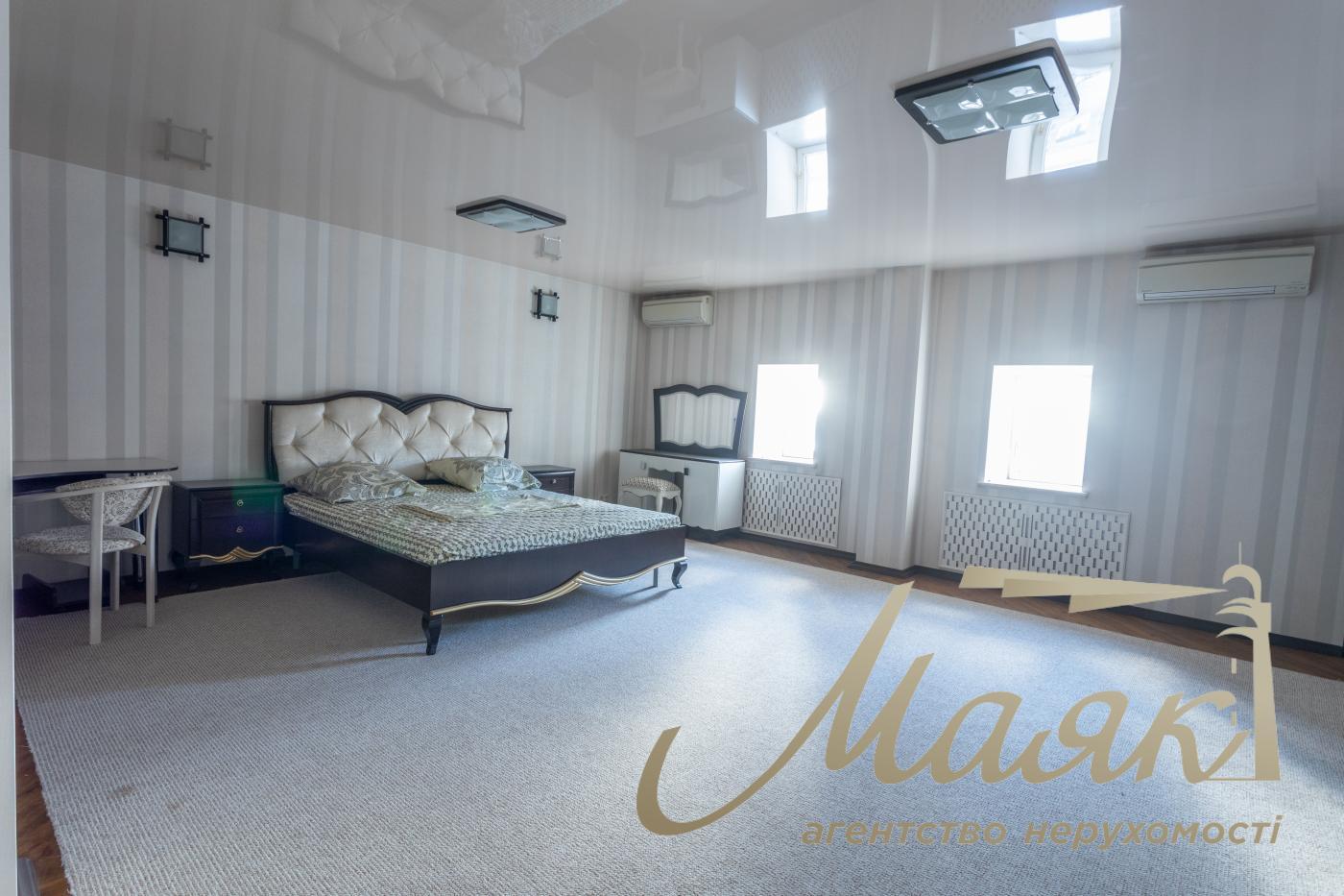 Продажа видового трехуровнего пентхауса 555м2, Ковпака 17, Нижний Печерск, метро Лыбедская