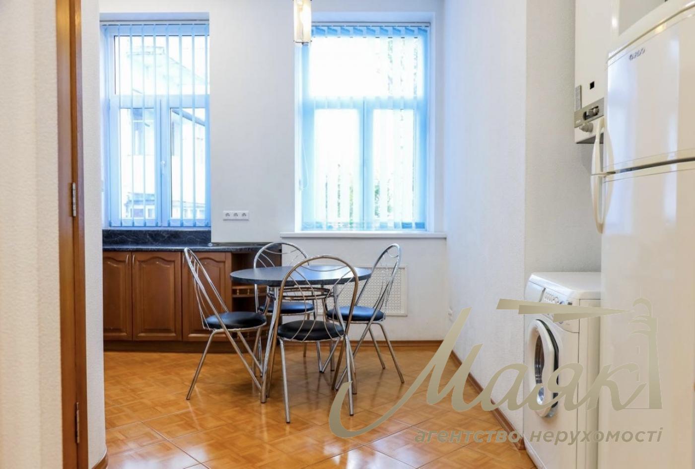 Аренда 3к. квартиры, ул. Антоновича (Горького), 4/6, Центр