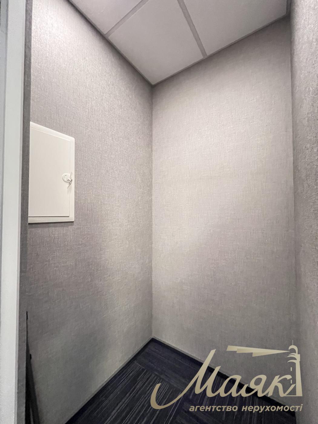 Оренда офісу 77 кв.м в БЦ Леонардо по вул. Богдана Хмельницького 52/17