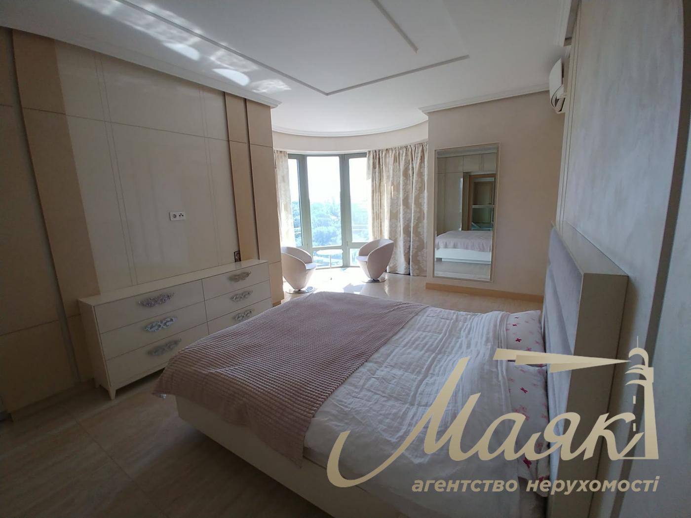 Penthouse for sale, Nazarovskaya St., Center