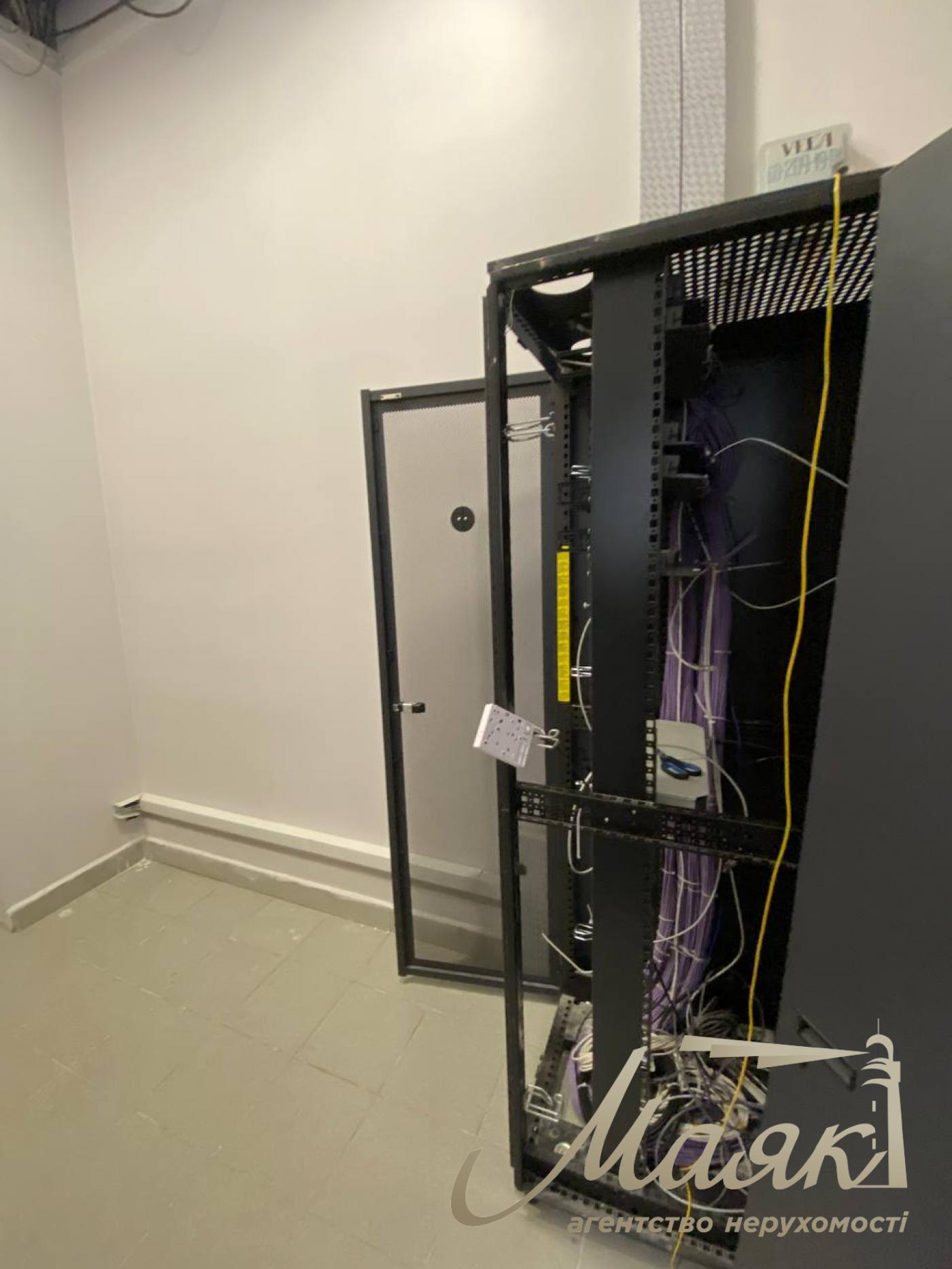 Rent commercial premises 500m2 in Pechersk